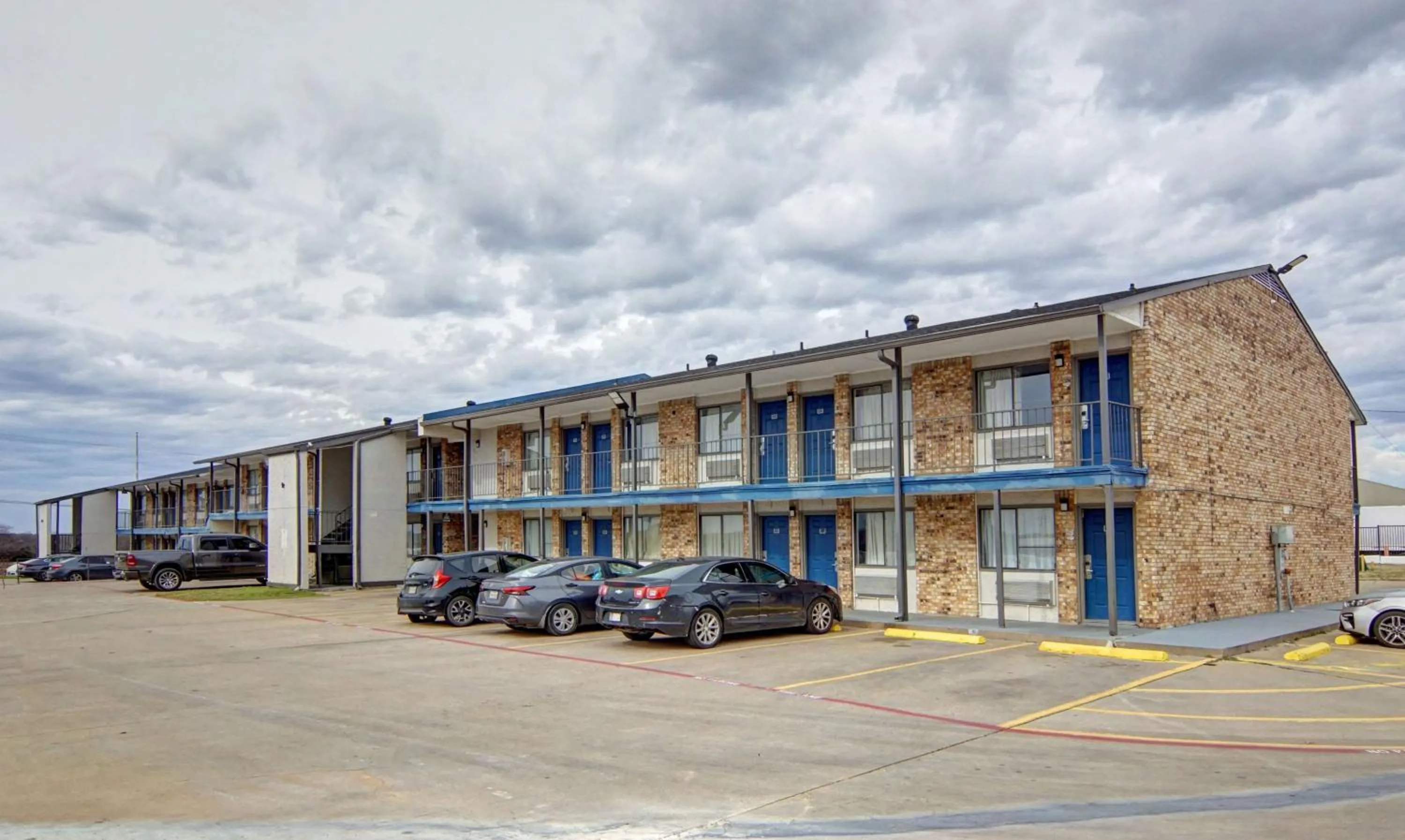 Property building in Motel 6-Red Oak, TX - Dallas