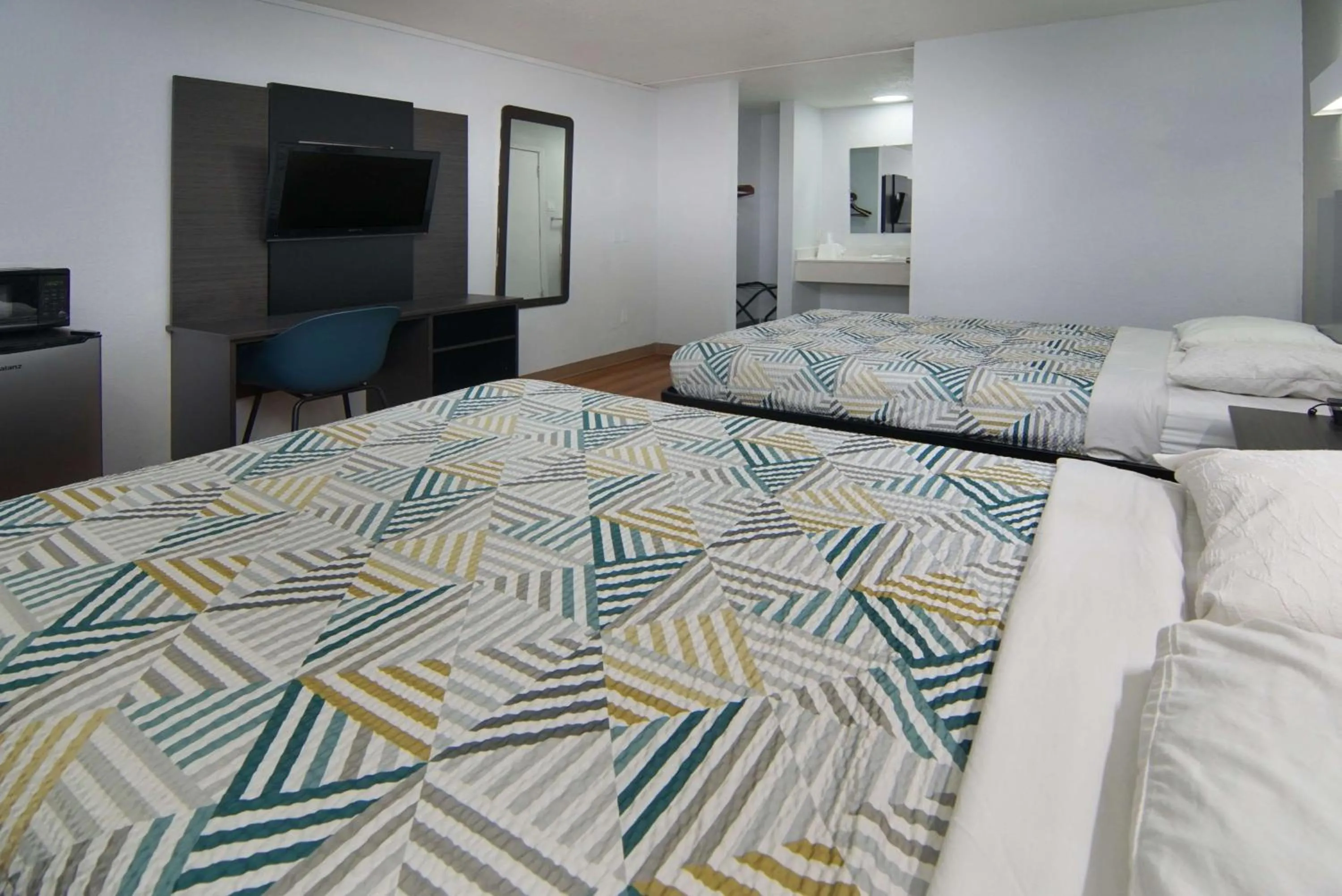 Bedroom, Bed in Motel 6-Red Oak, TX - Dallas