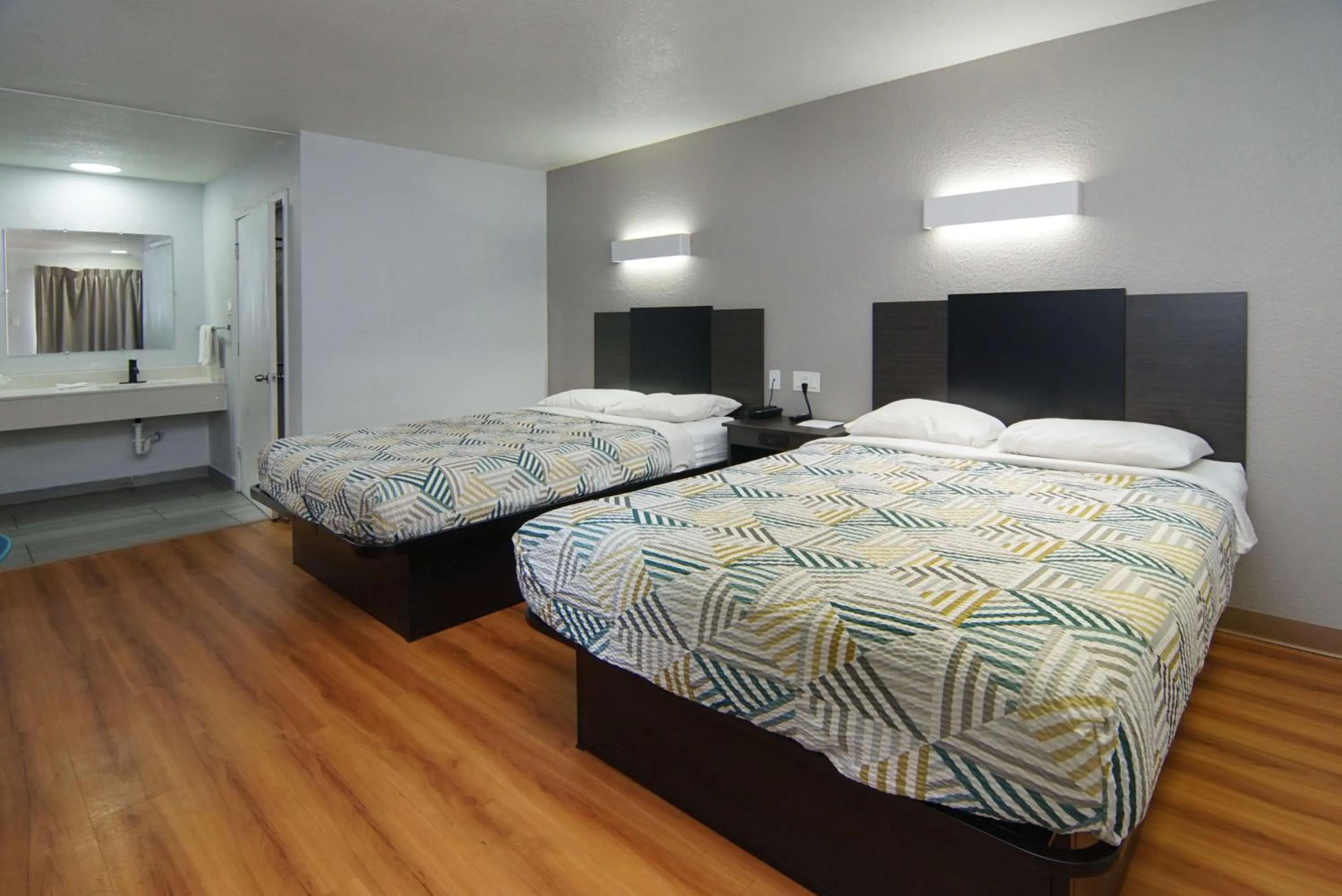 Bedroom, Bed in Motel 6-Red Oak, TX - Dallas