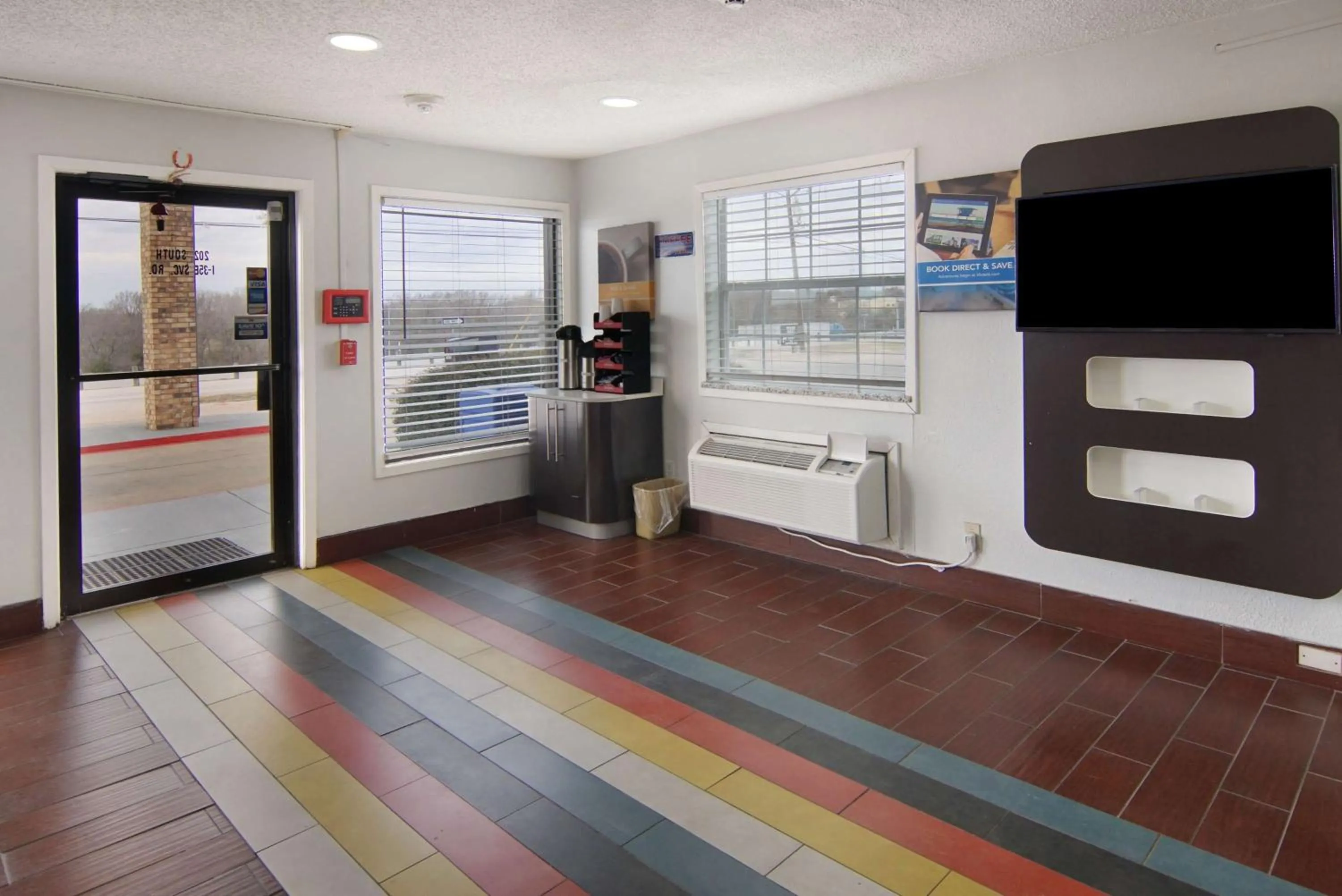Lobby or reception in Motel 6-Red Oak, TX - Dallas
