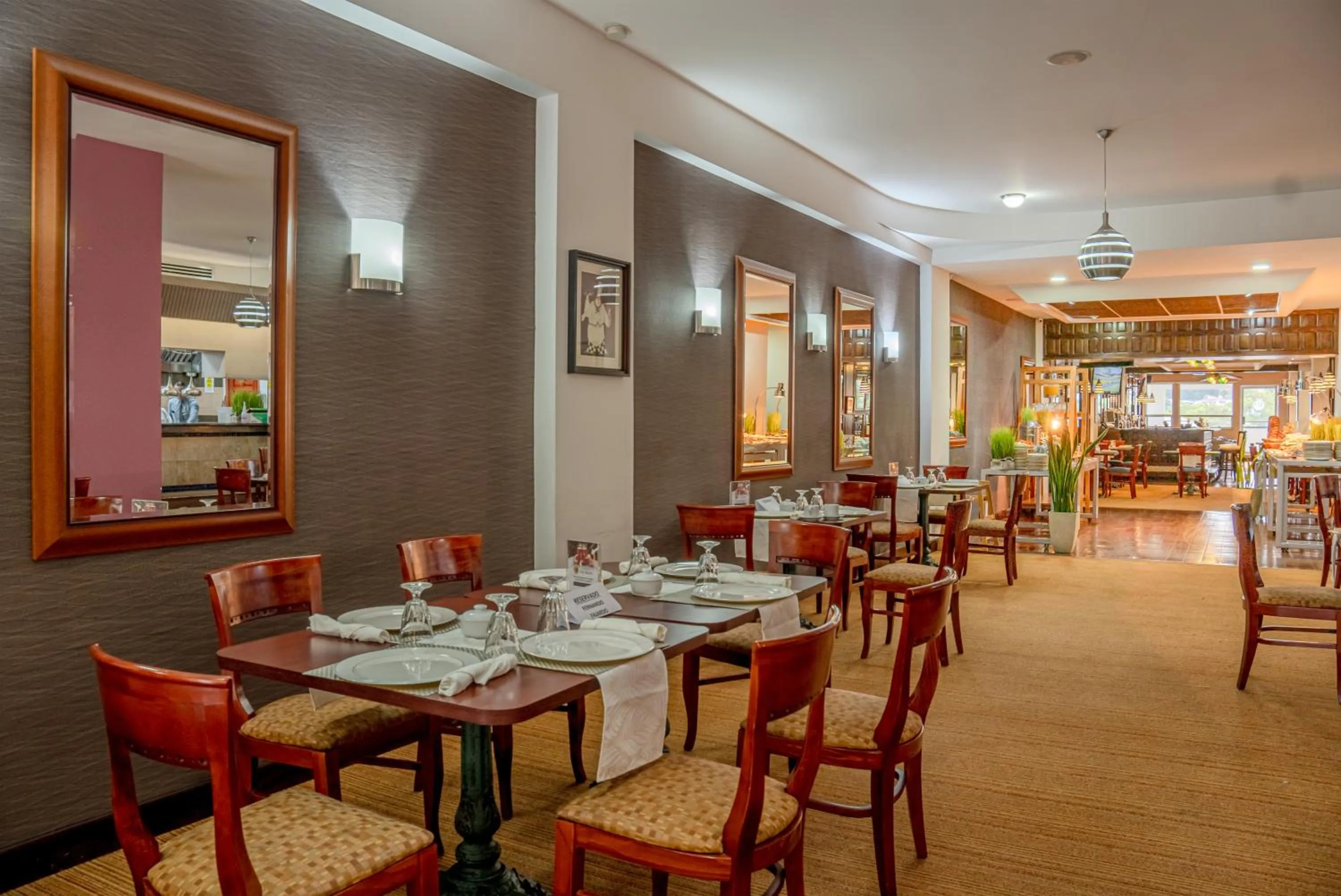 Restaurant/places to eat in Hotel Plaza San Martin