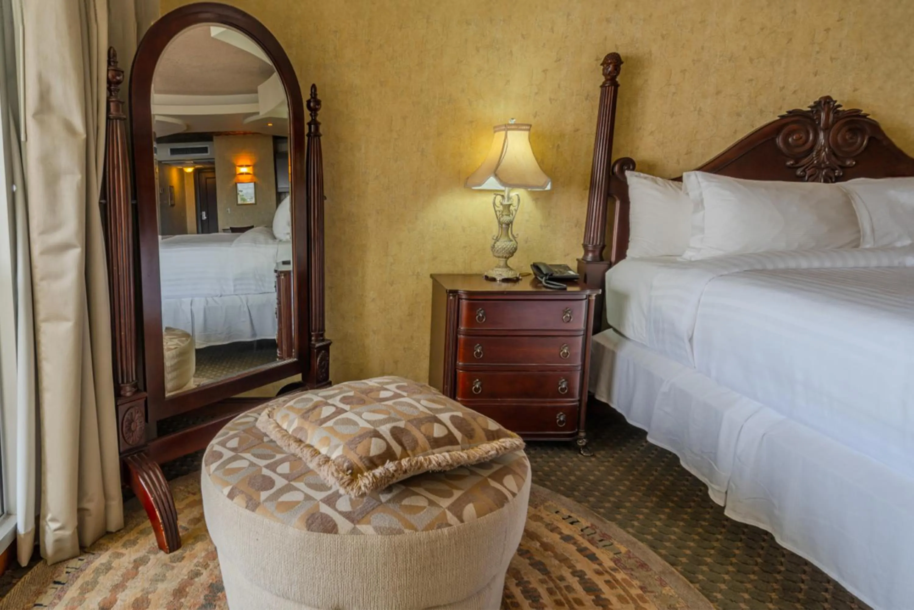 Seating area, Bed in Hotel Plaza San Martin