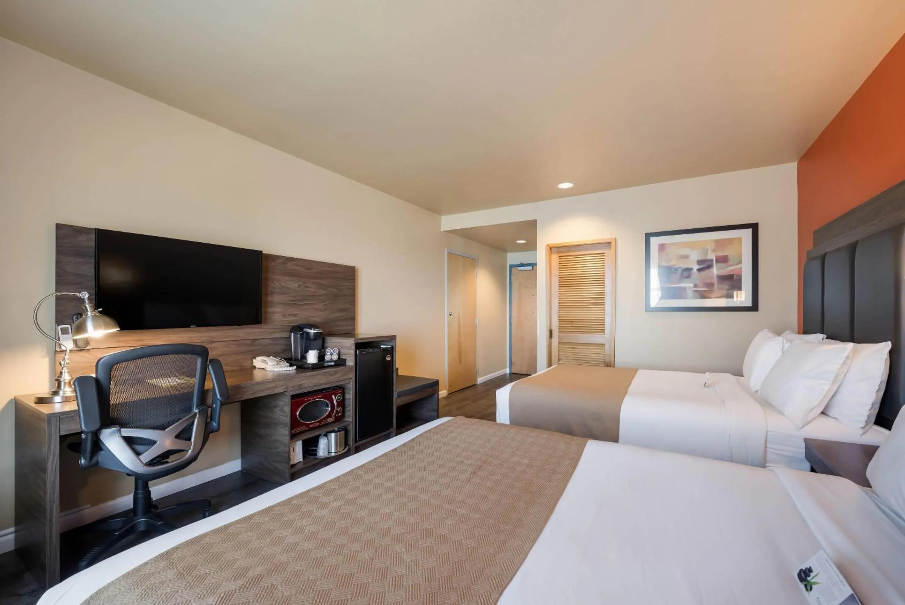 Bedroom, Bed in Inn at Port Gardner-Everett Waterfront, Ascend Hotel Collection