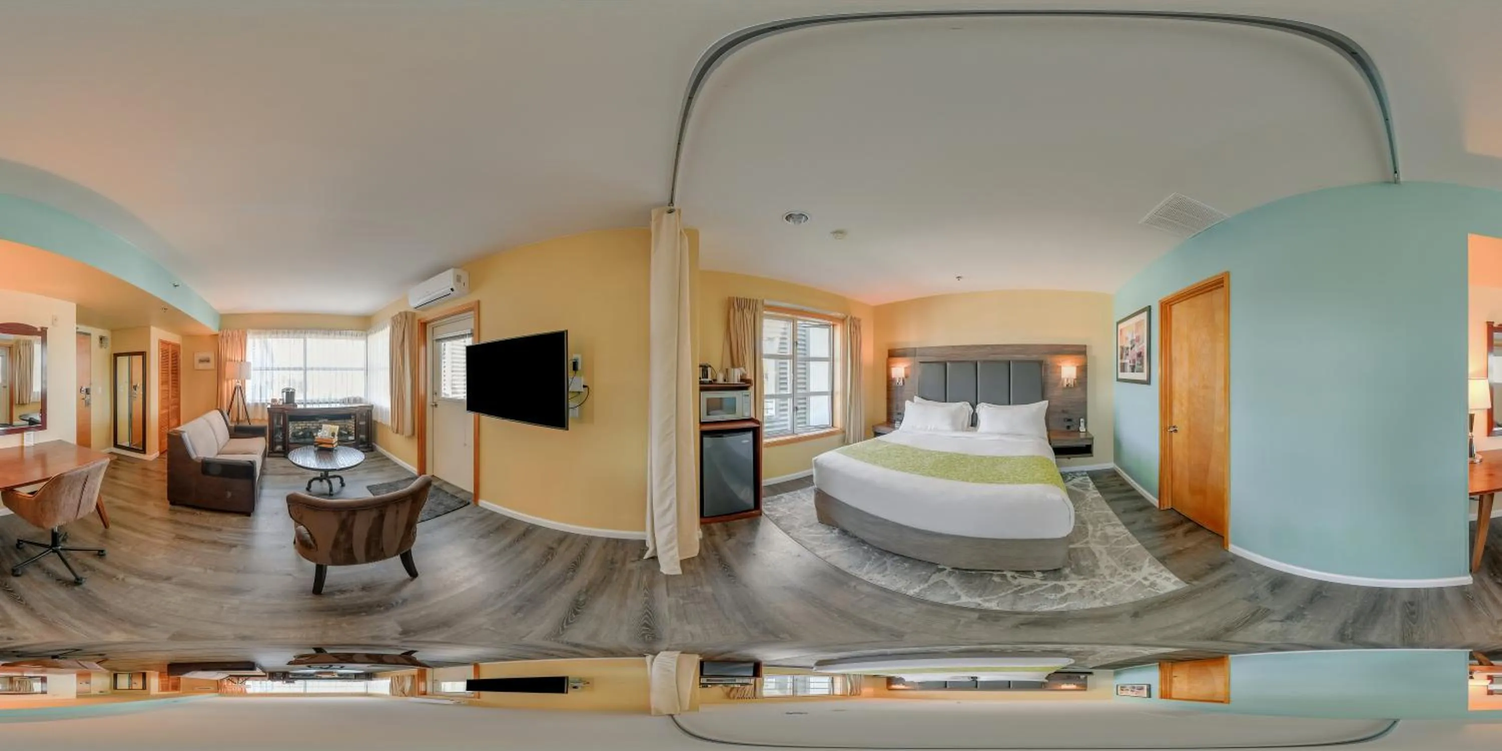 Photo of the whole room, Bed in Inn at Port Gardner-Everett Waterfront, Ascend Hotel Collection