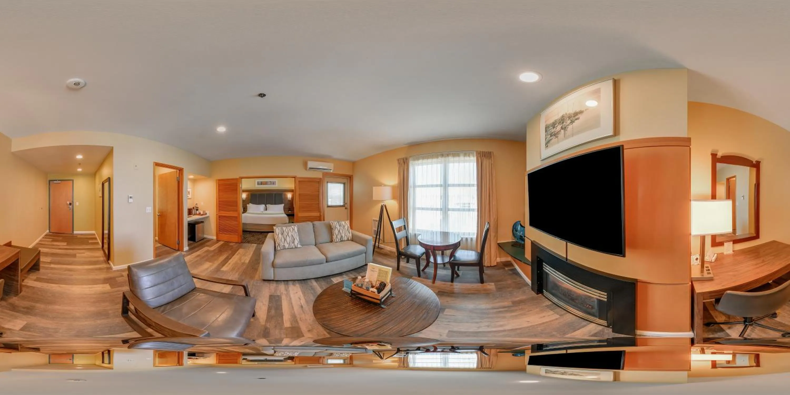 Photo of the whole room in Inn at Port Gardner-Everett Waterfront, Ascend Hotel Collection