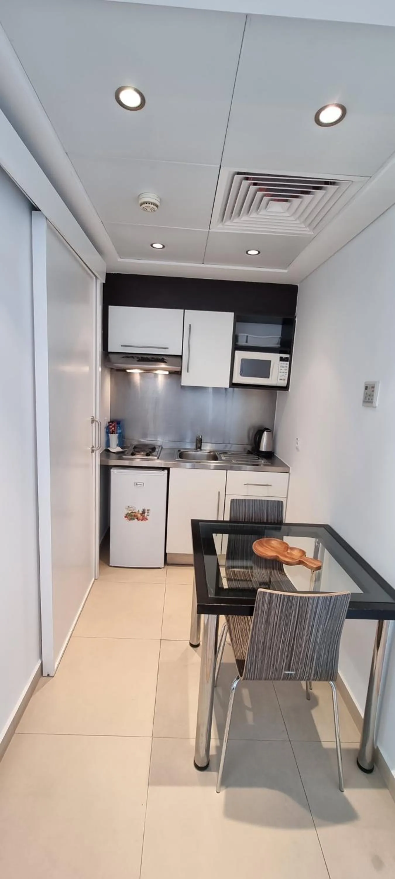 Kitchen or kitchenette in Sky Suites