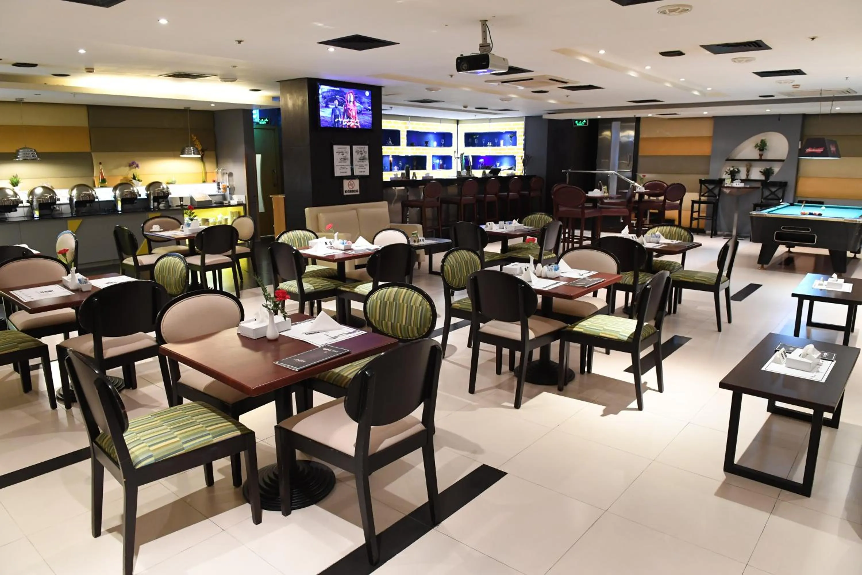 Restaurant/places to eat in Al Olaya Suites Hotel