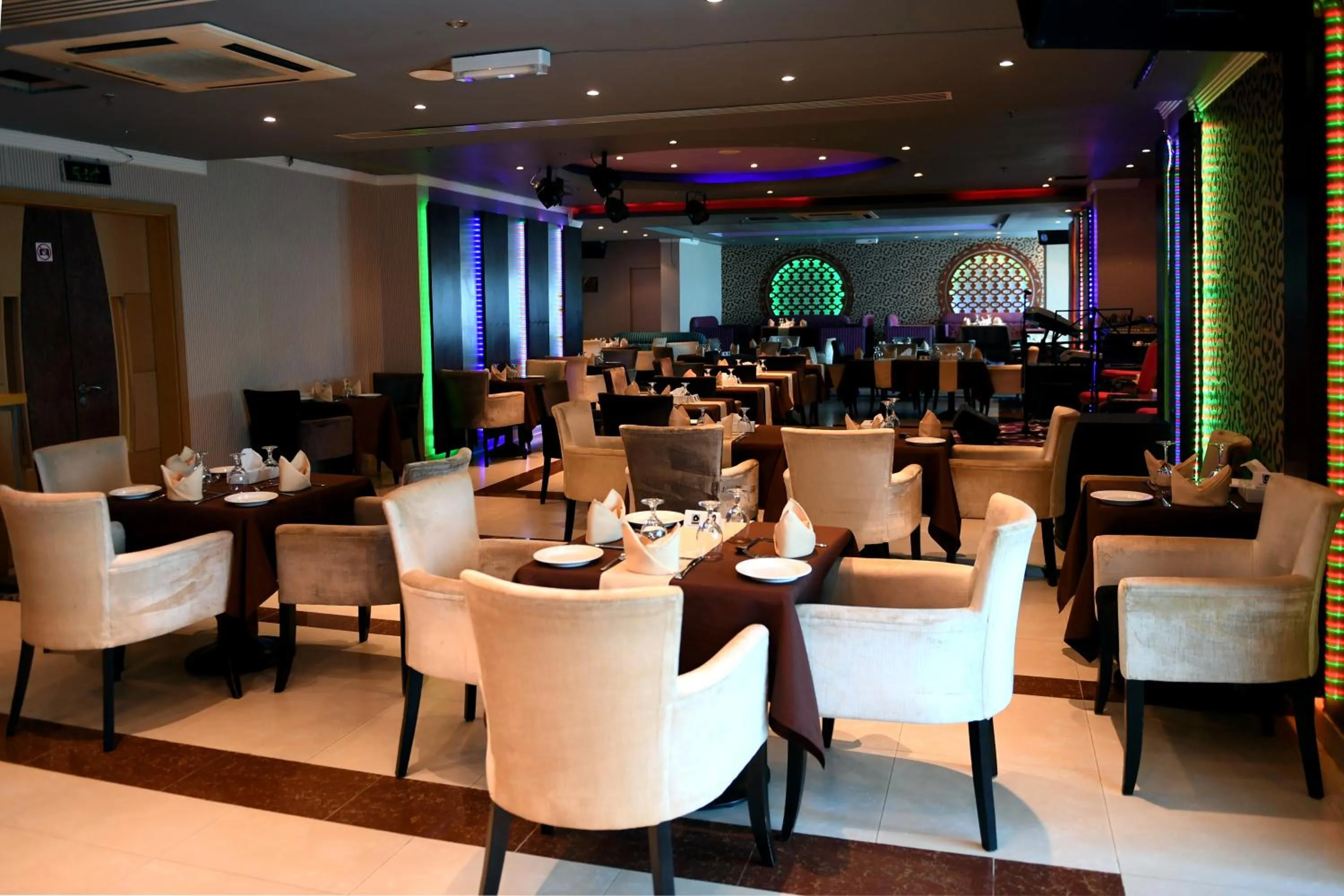 Restaurant/places to eat in Al Olaya Suites Hotel