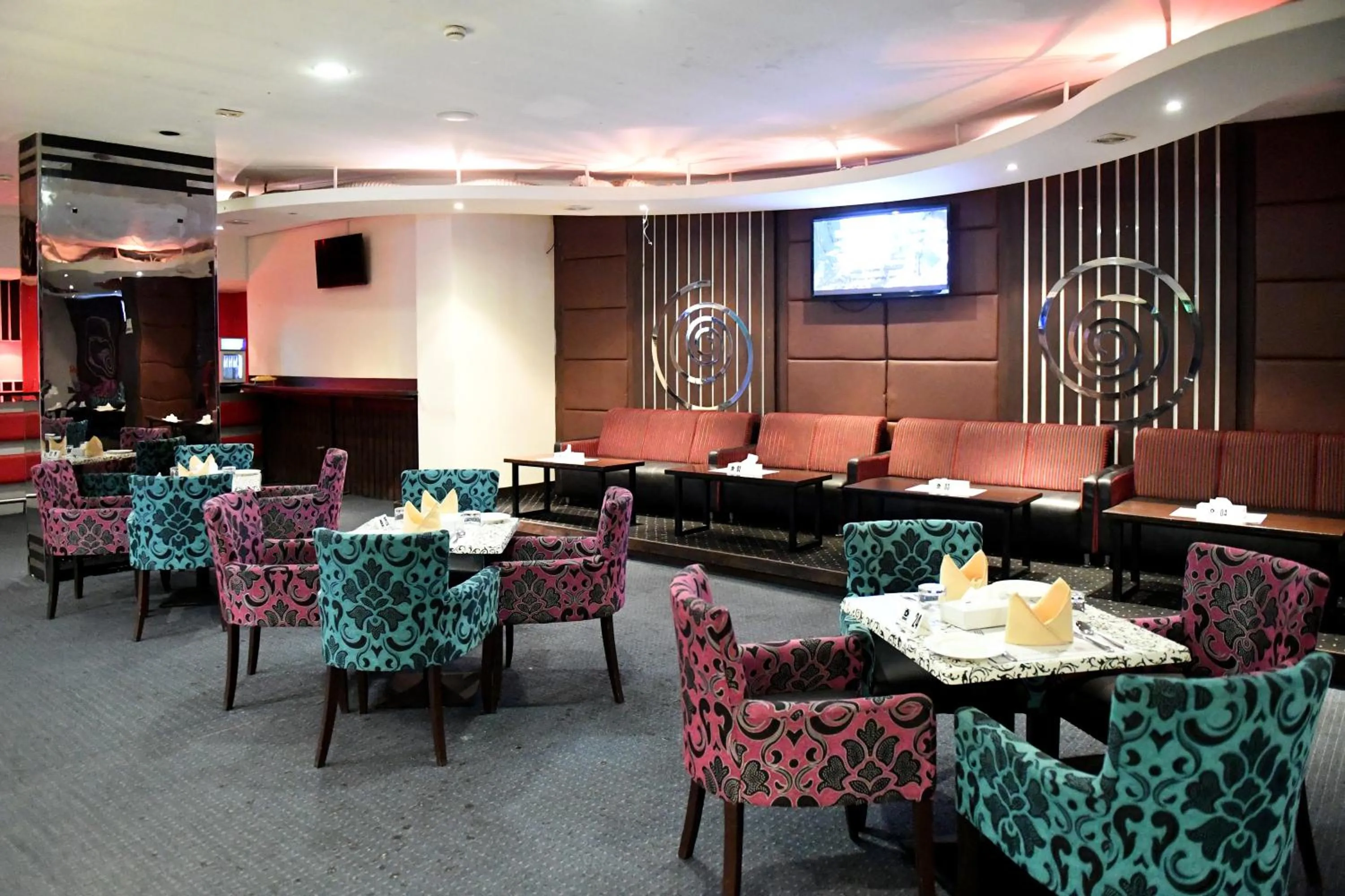 Restaurant/places to eat in Al Olaya Suites Hotel