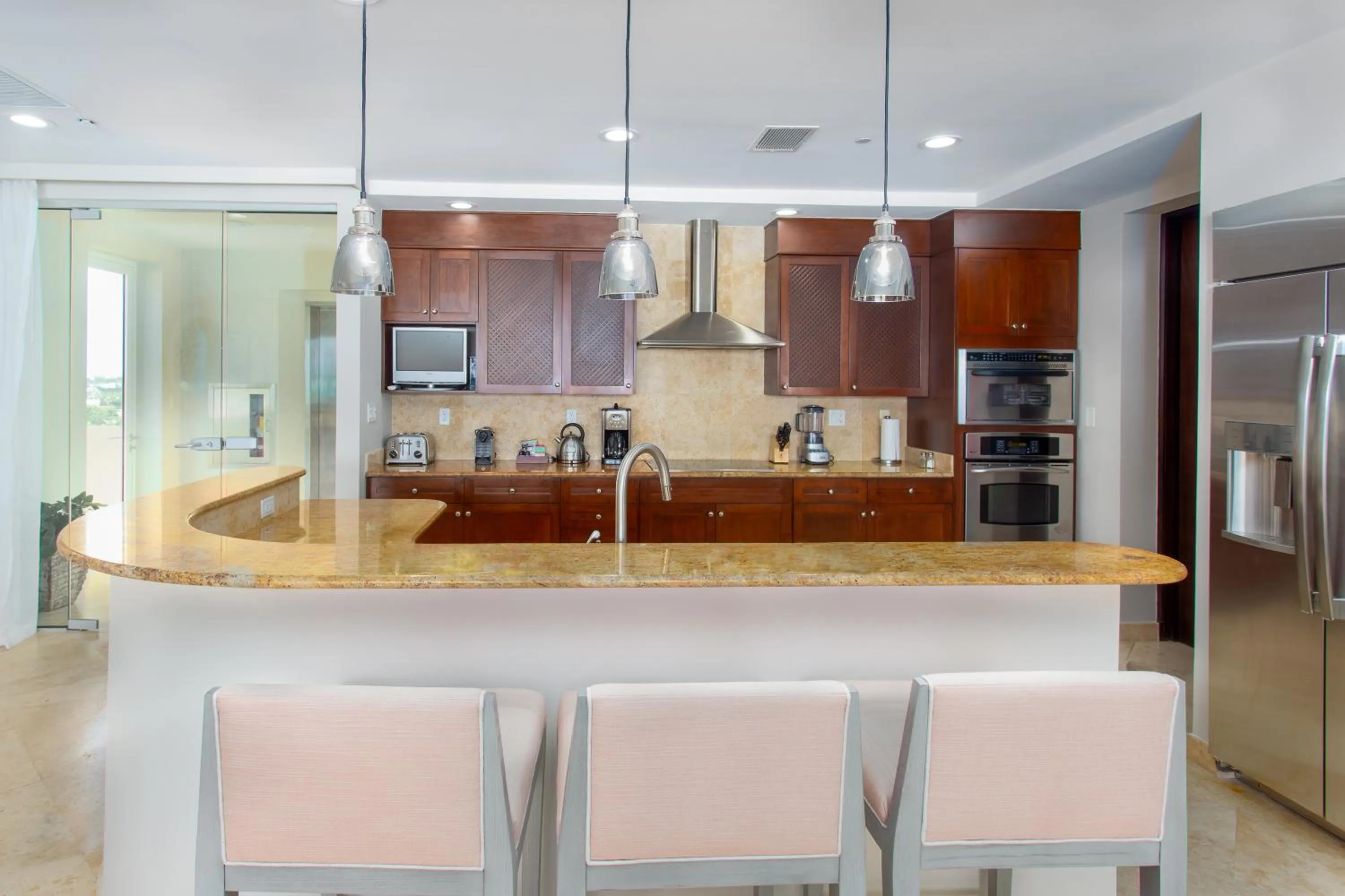 Kitchen or kitchenette in Grace Bay Club