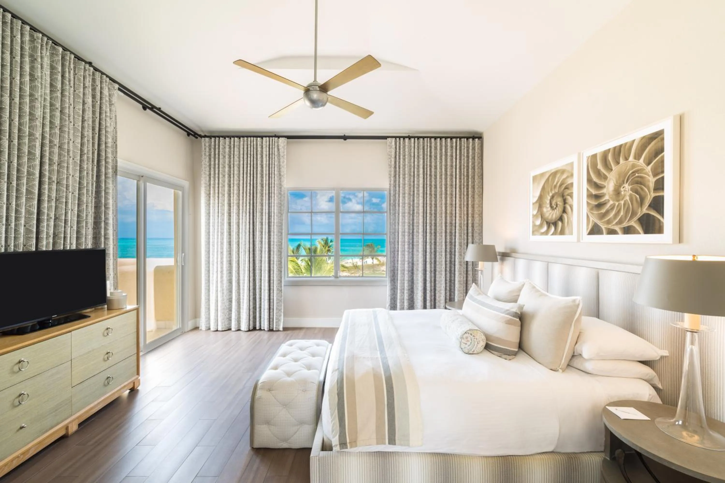 Bedroom, Bed in Grace Bay Club