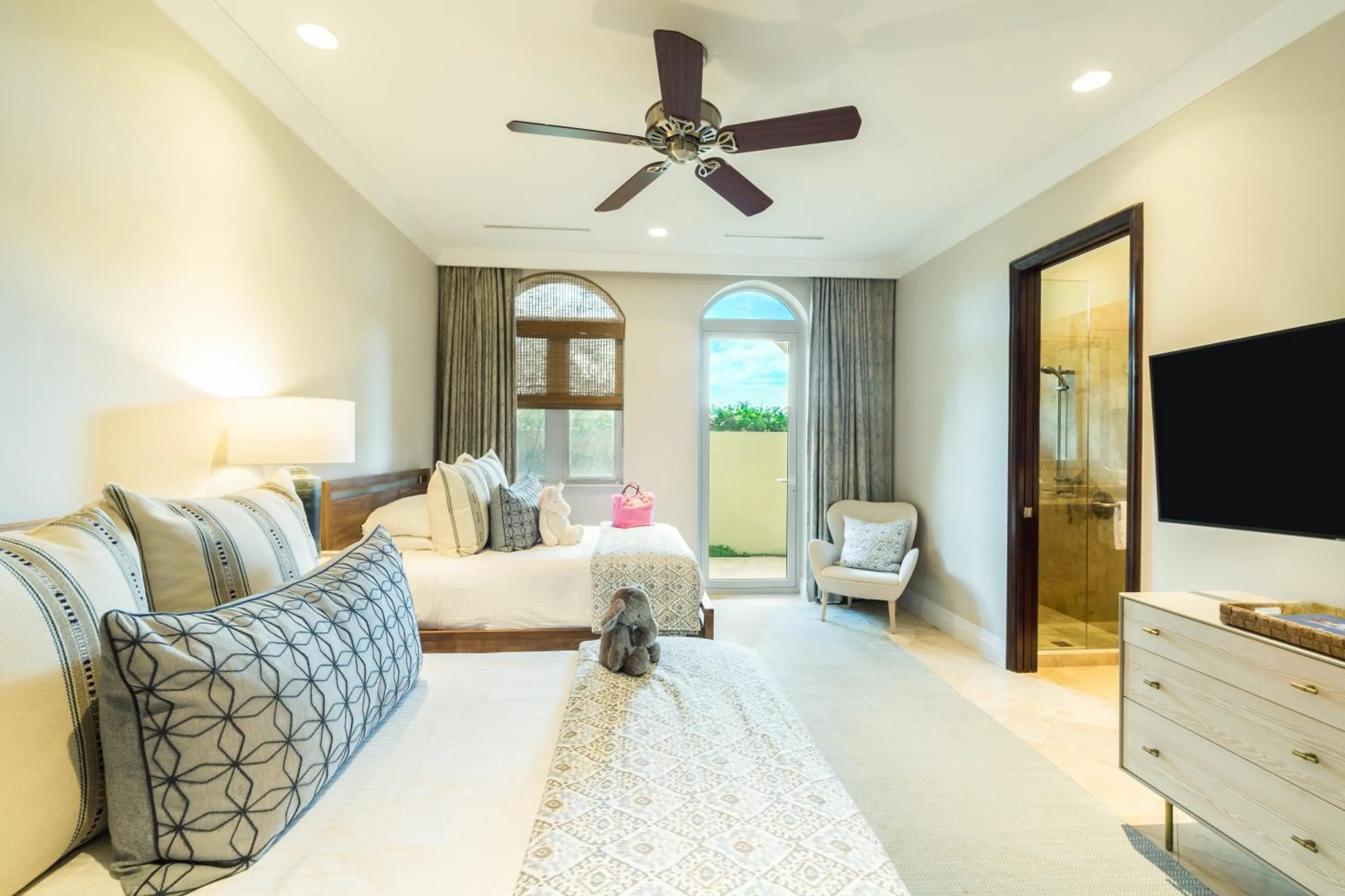 Bedroom, Bed in Grace Bay Club