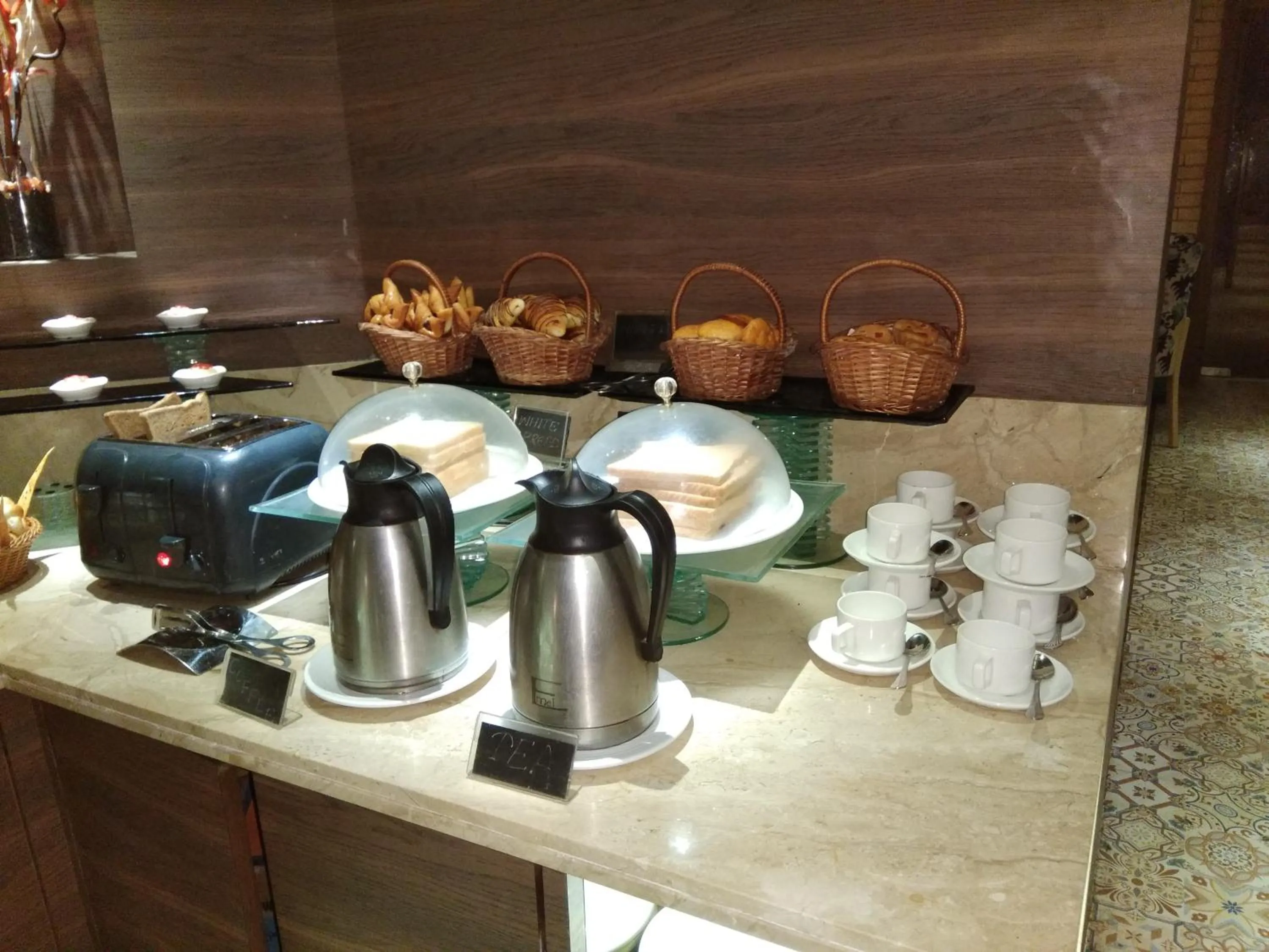 Buffet breakfast in Tunga International Hotel
