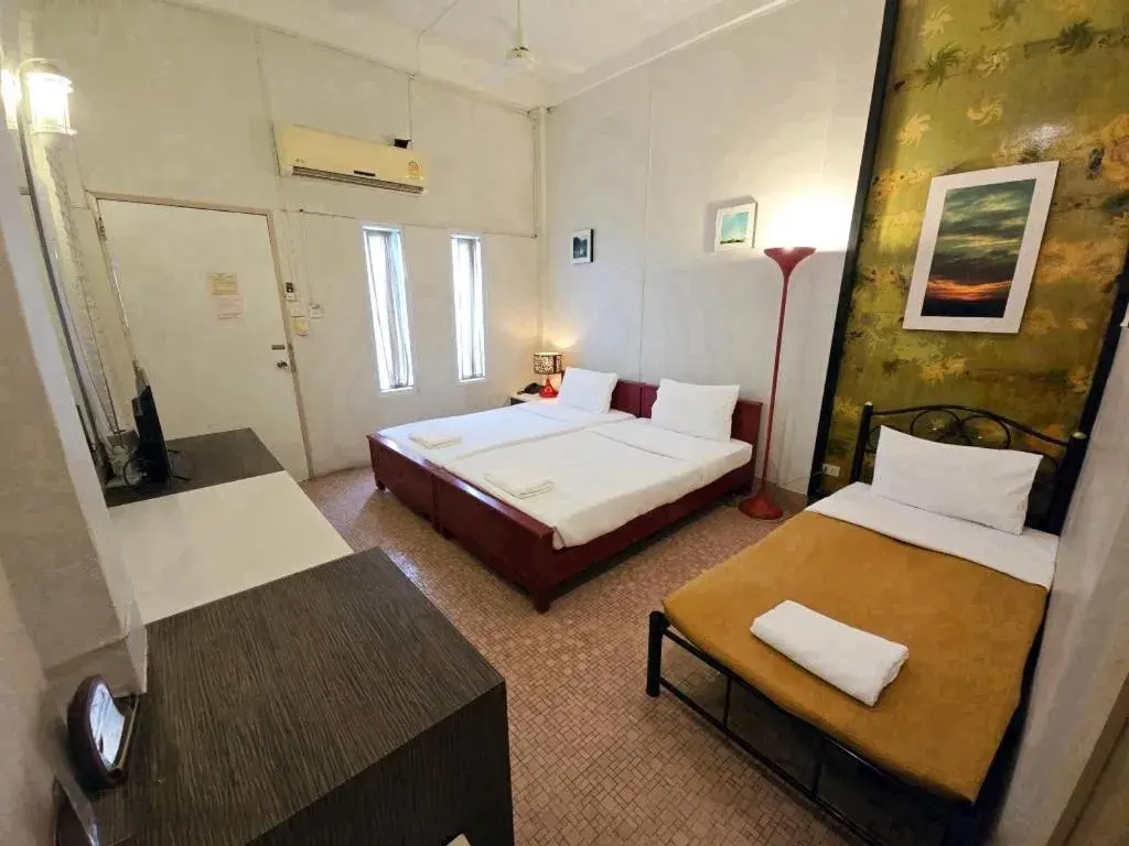 Deluxe Triple Room in Rajata Hotel Deluxe Triple Room in Rajata Hotel