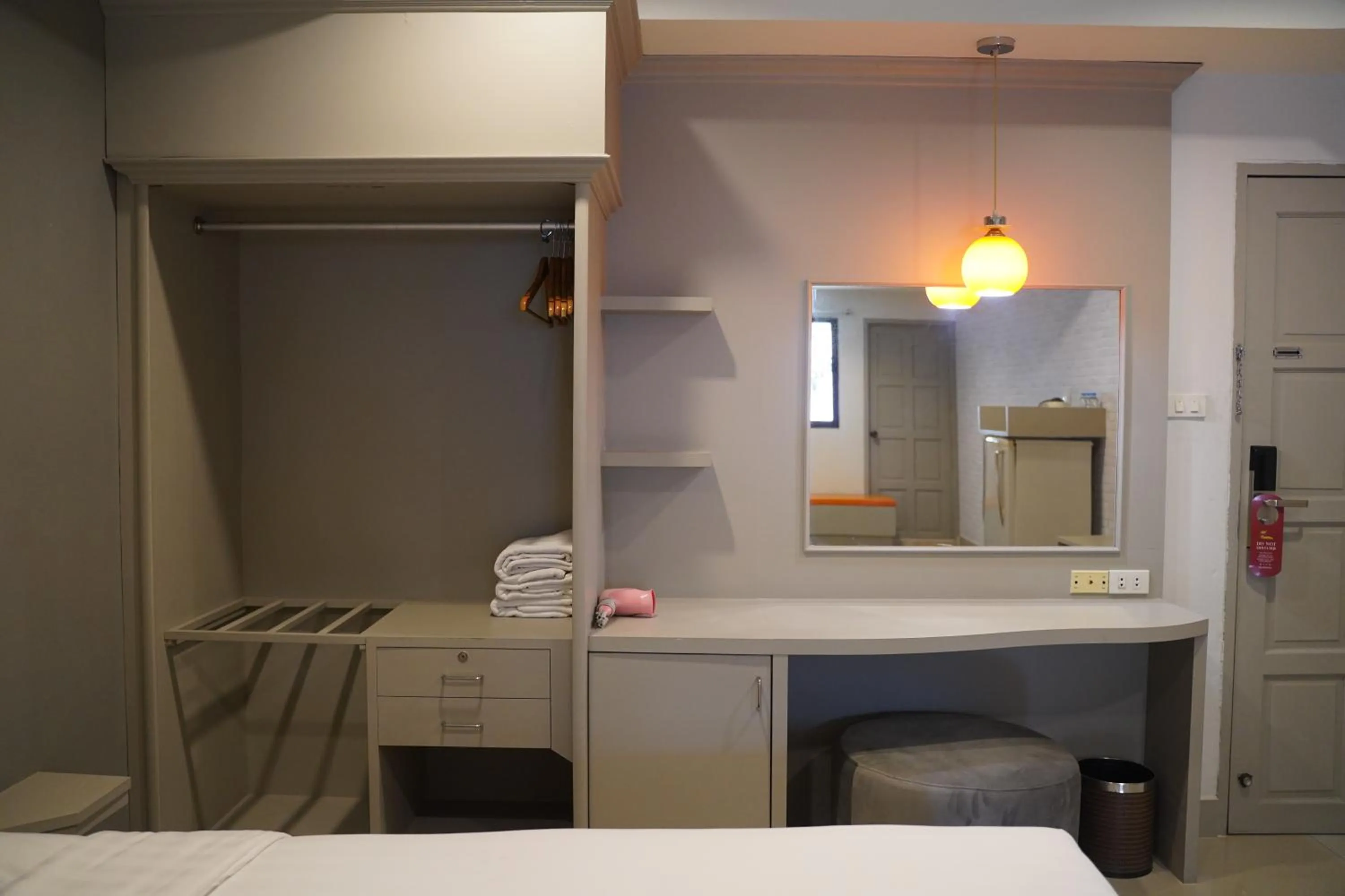 Facility for disabled guests, Bed in V Style Pattaya North Beach