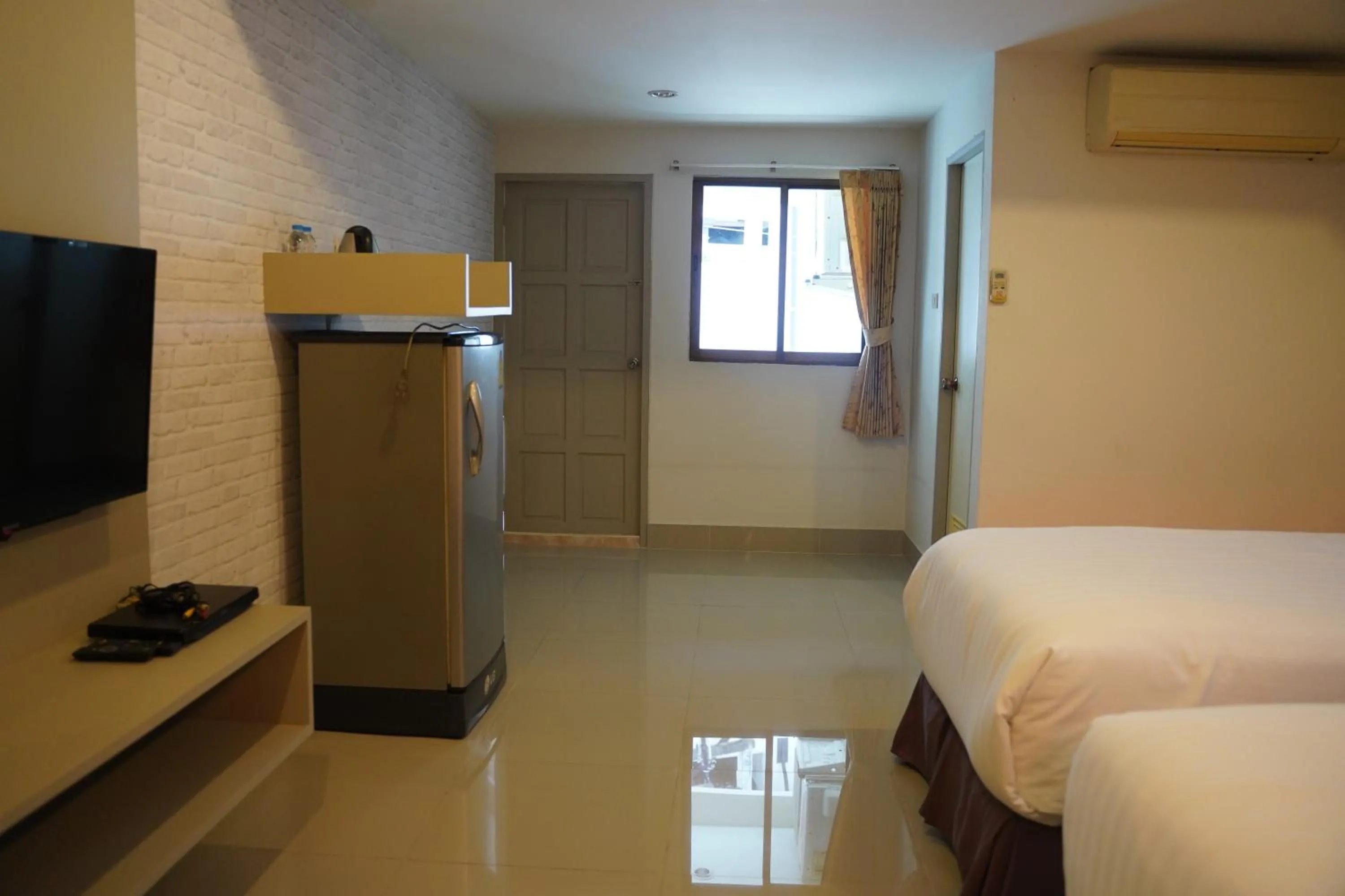 Facility for disabled guests, Bed in V Style Pattaya North Beach