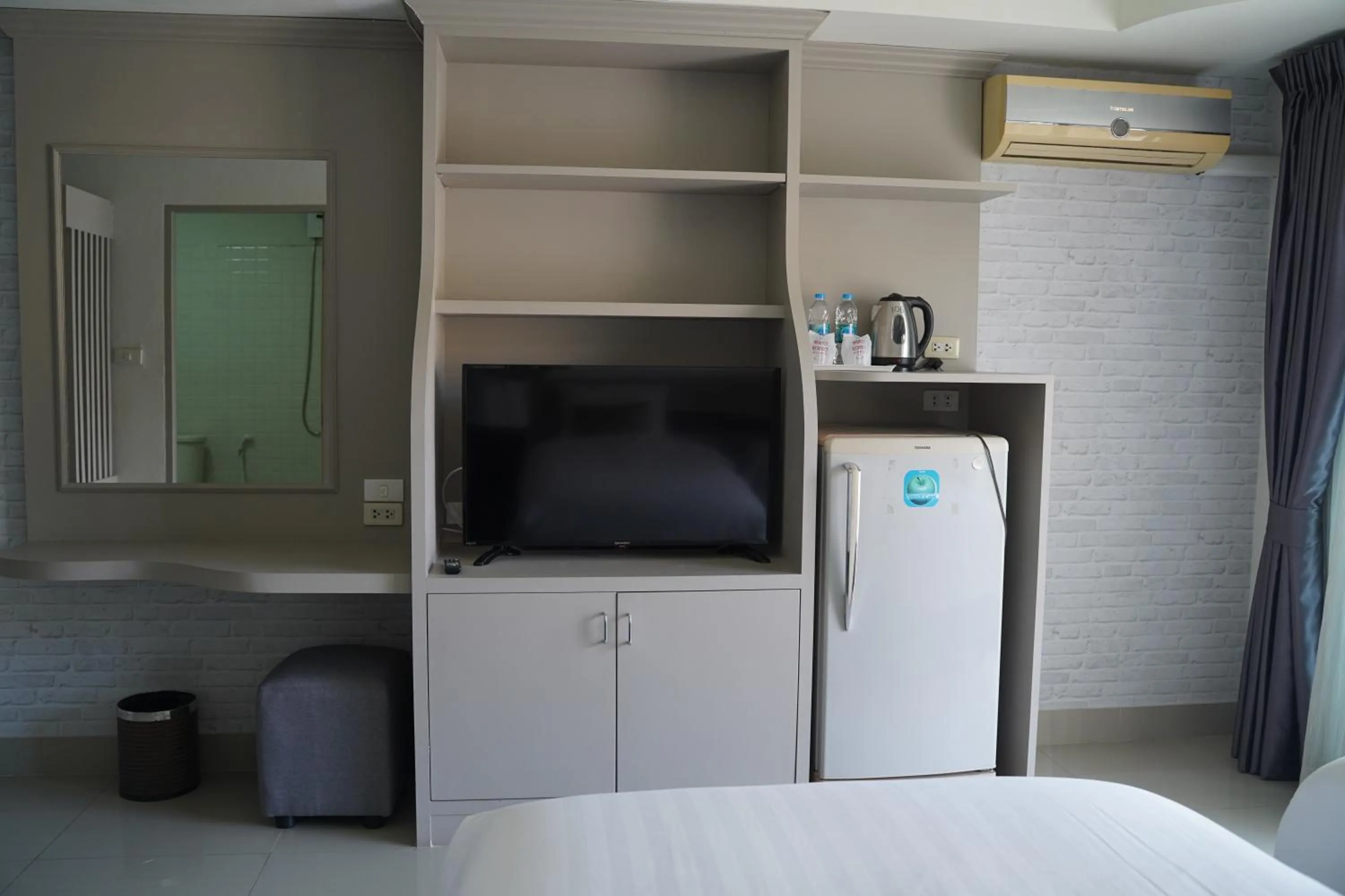 Facility for disabled guests, Bed in V Style Pattaya North Beach