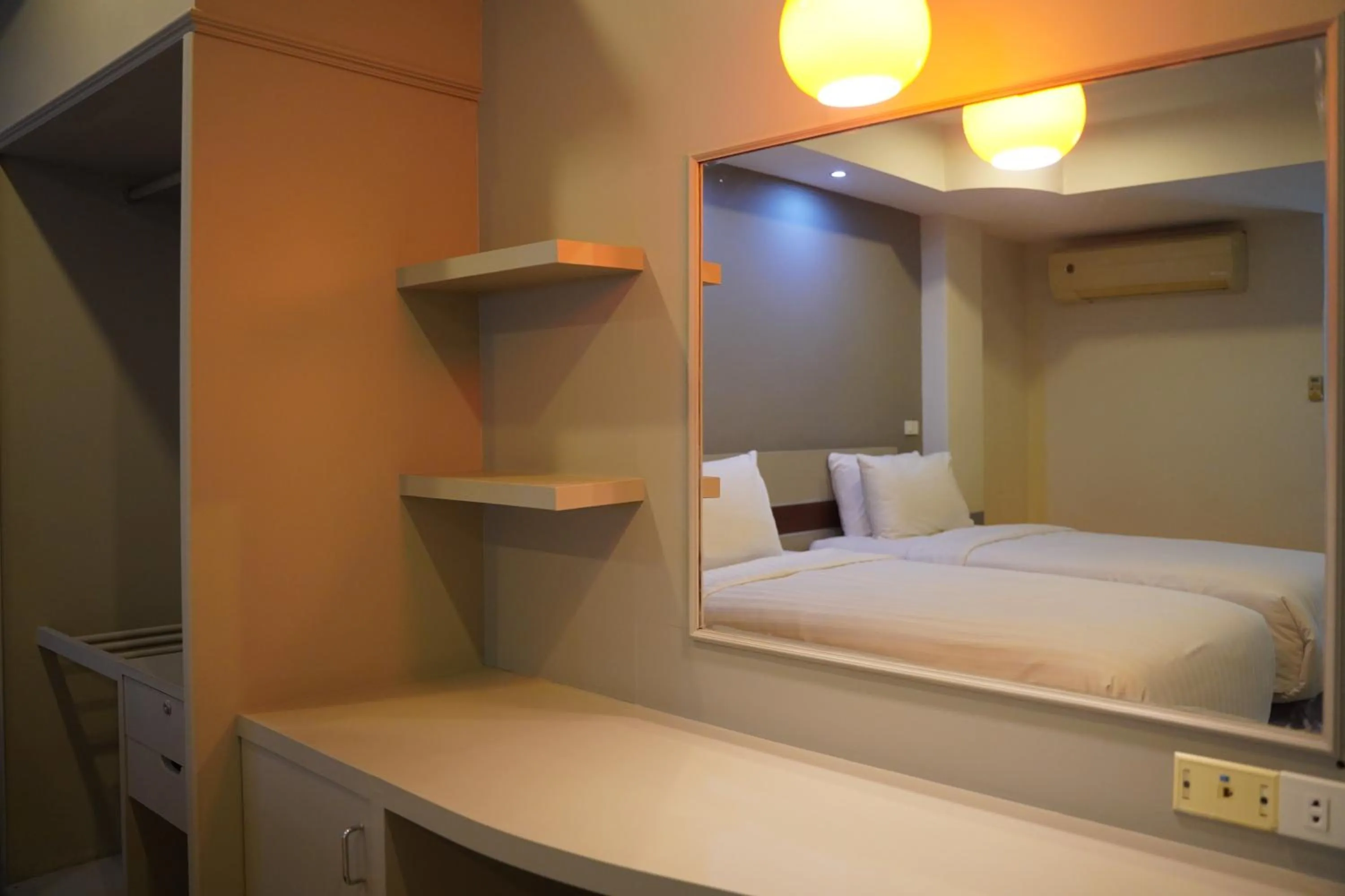 Facility for disabled guests, Bed in V Style Pattaya North Beach