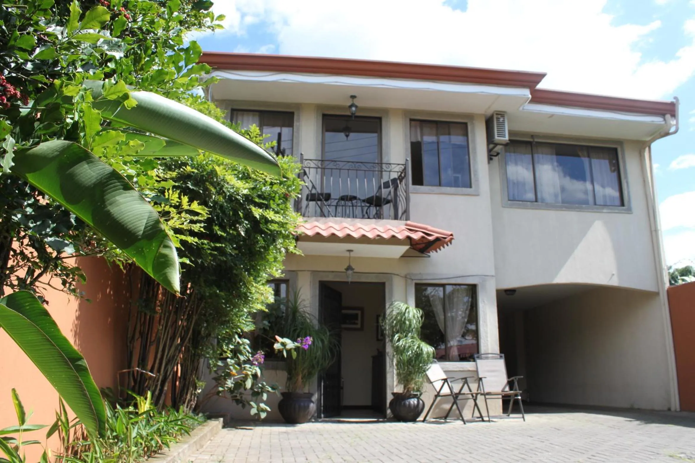 Facade/entrance in Hotel Santa Maria Inn