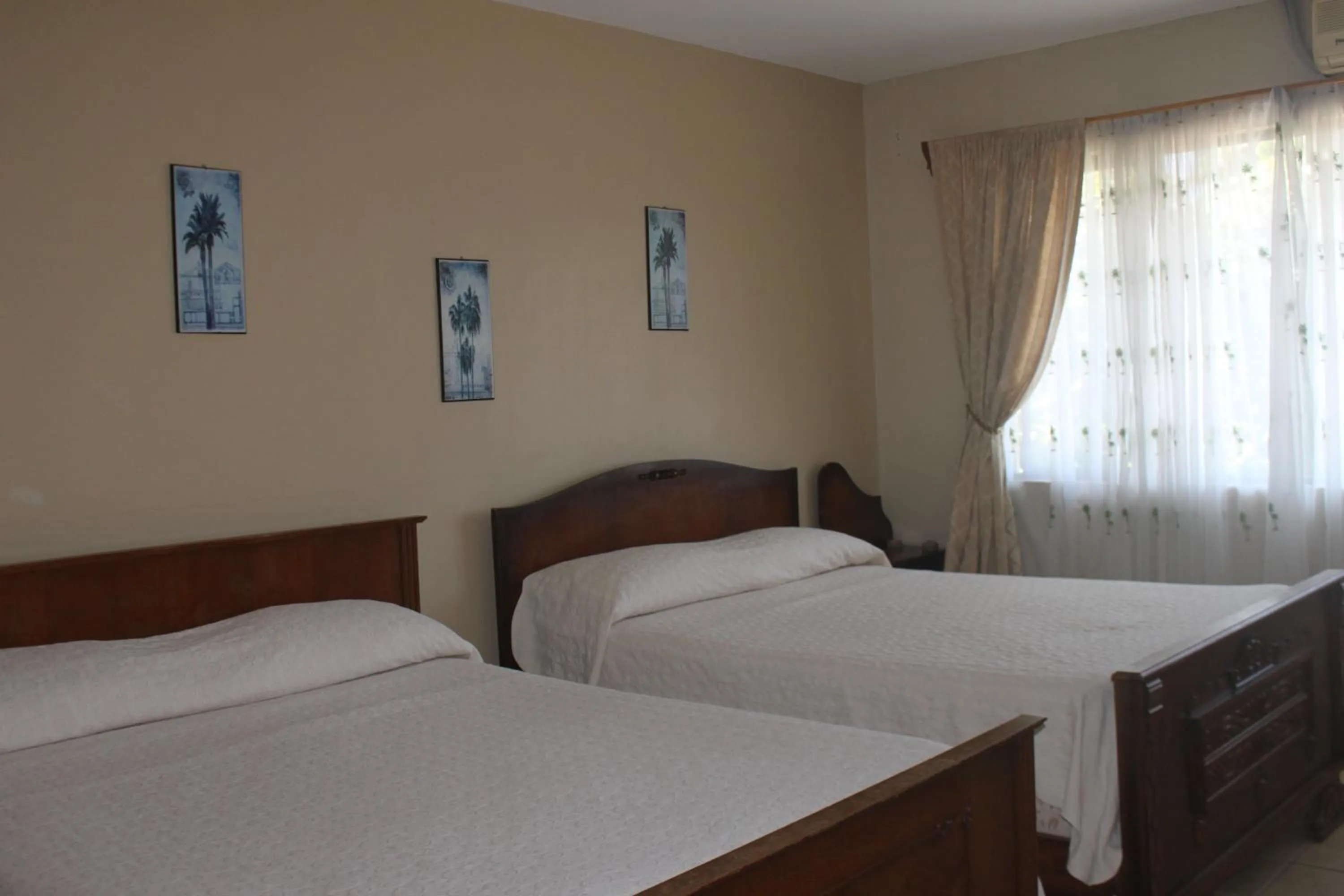 Photo of the whole room, Bed in Hotel Santa Maria Inn