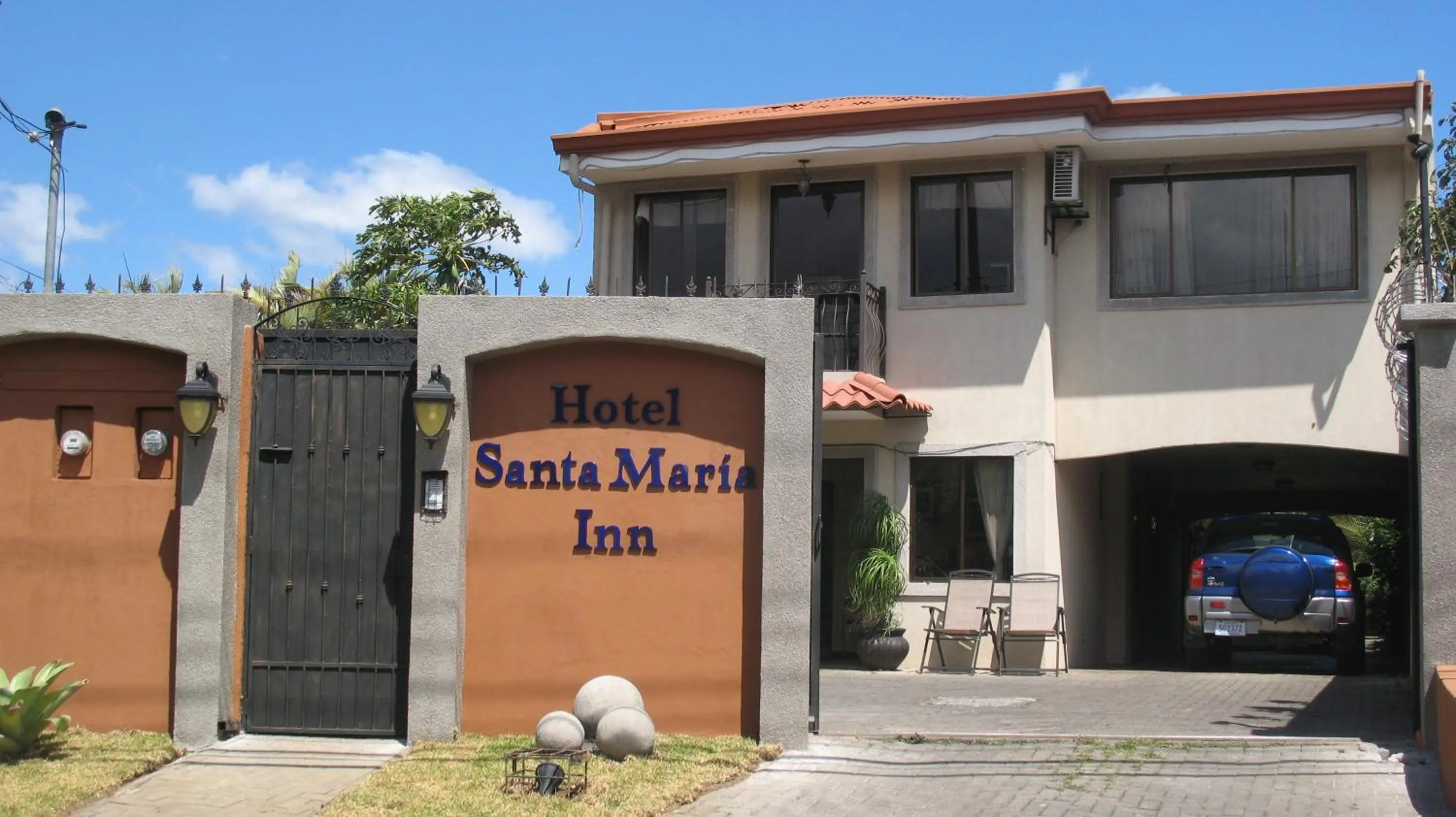 Facade/entrance in Hotel Santa Maria Inn