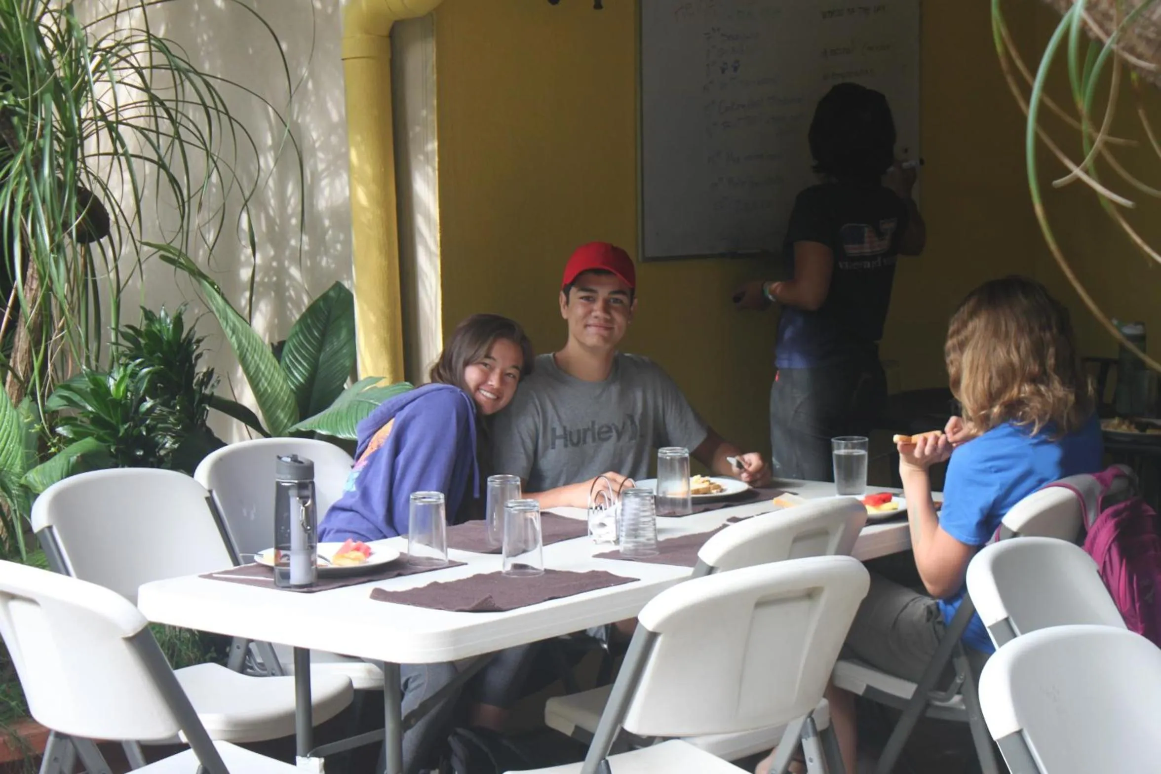 Communal kitchen in Hotel Santa Maria Inn