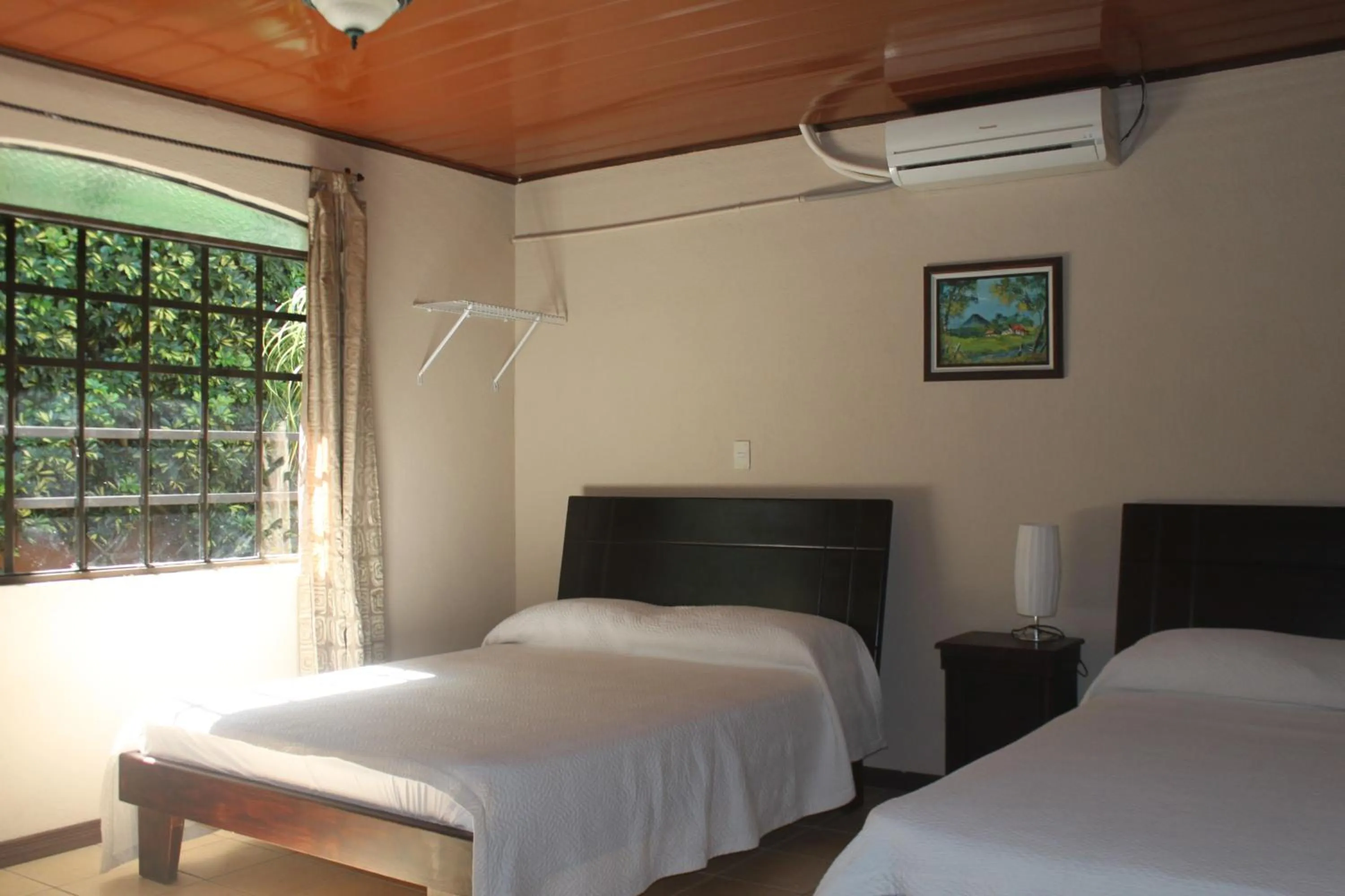 Photo of the whole room, Bed in Hotel Santa Maria Inn