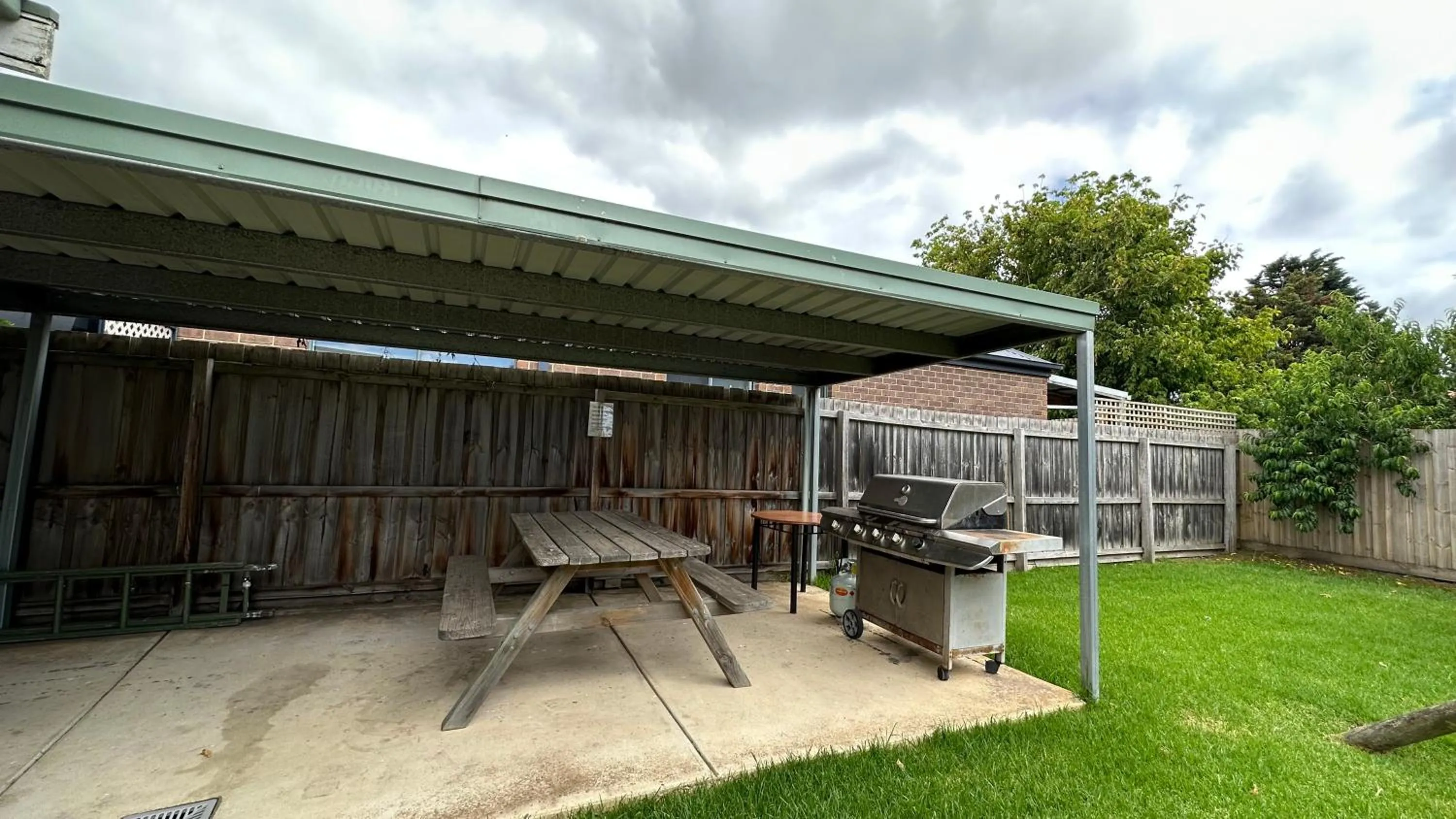 BBQ facilities in Rose Garden Motel