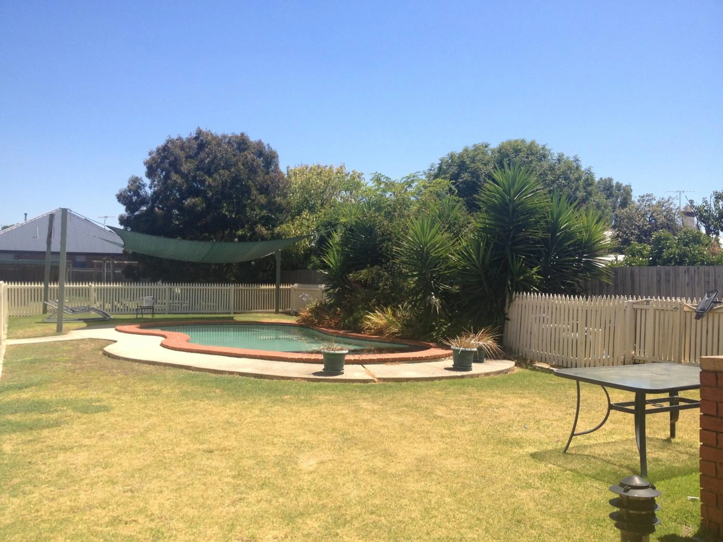 Garden in Rose Garden Motel