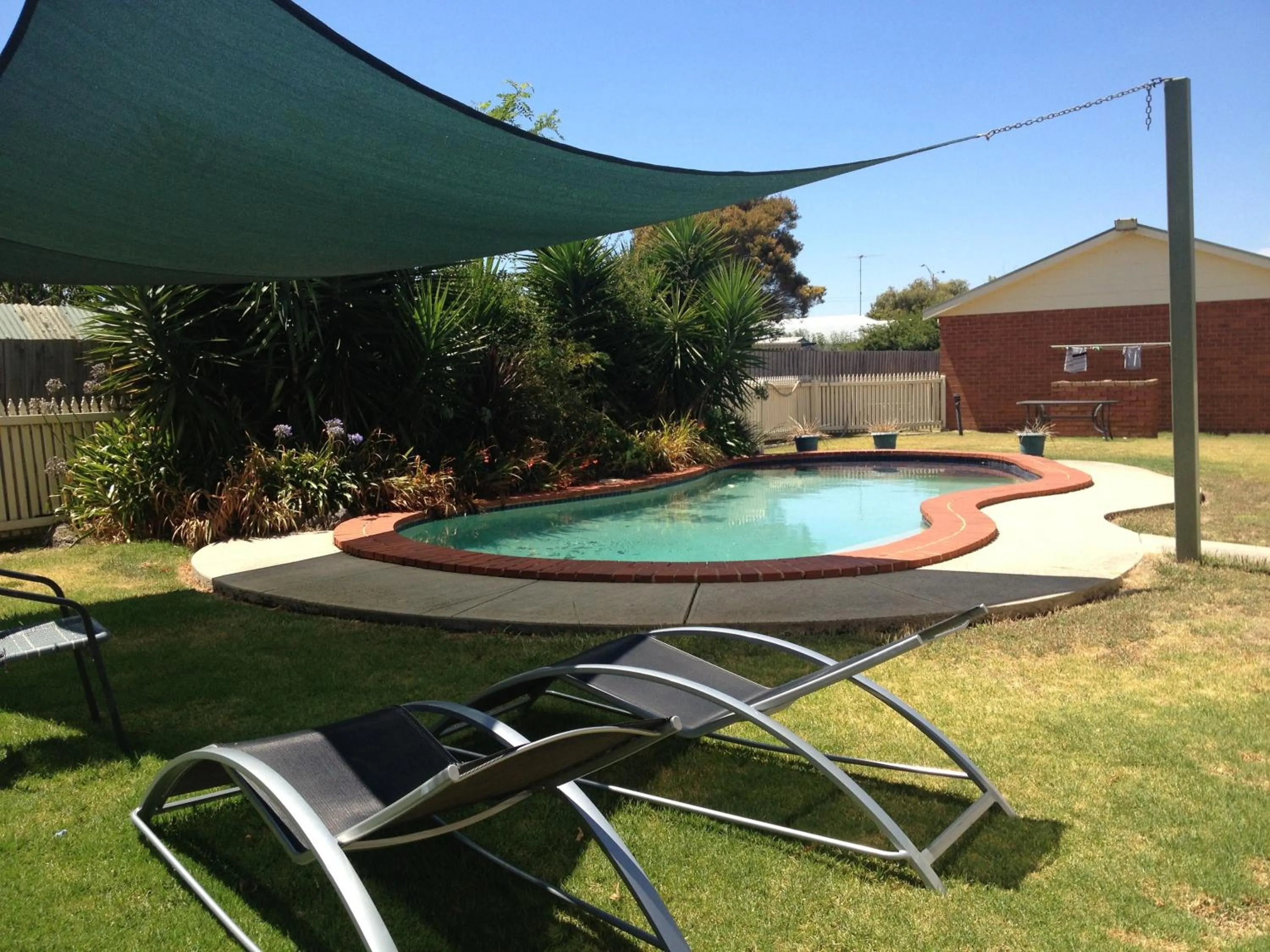 Swimming pool in Rose Garden Motel