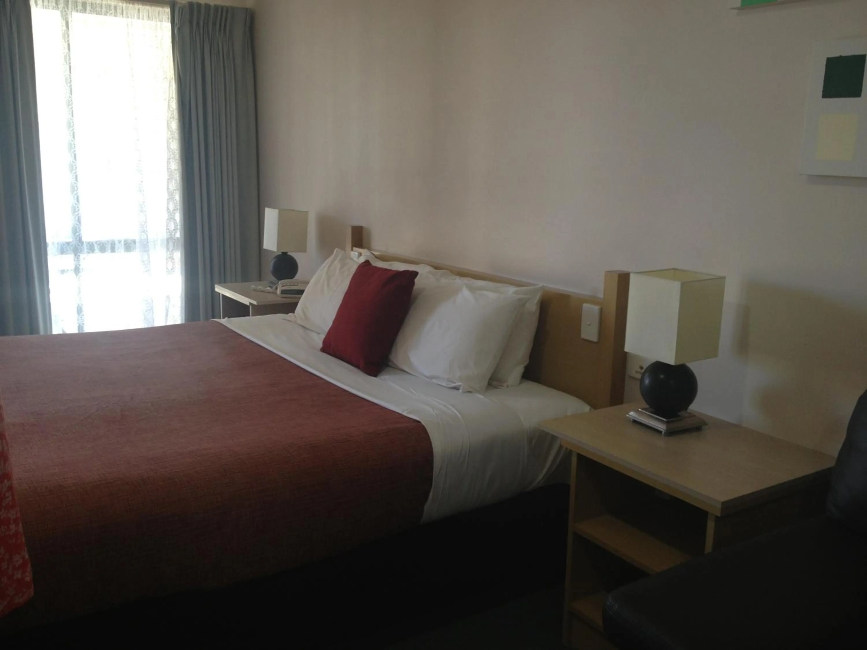 Bed in Rose Garden Motel