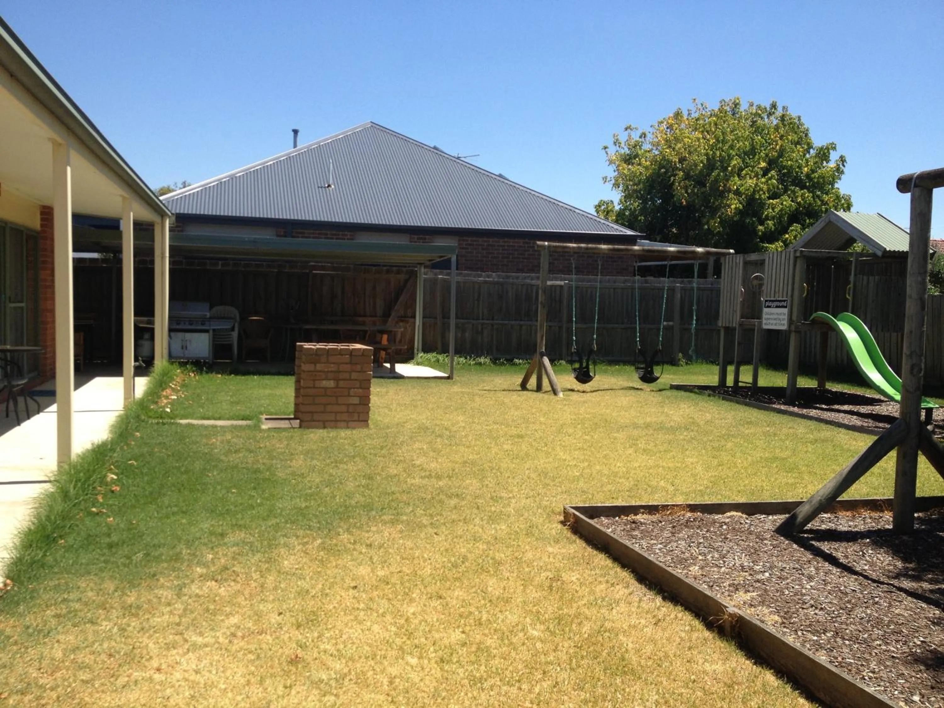 Garden in Rose Garden Motel