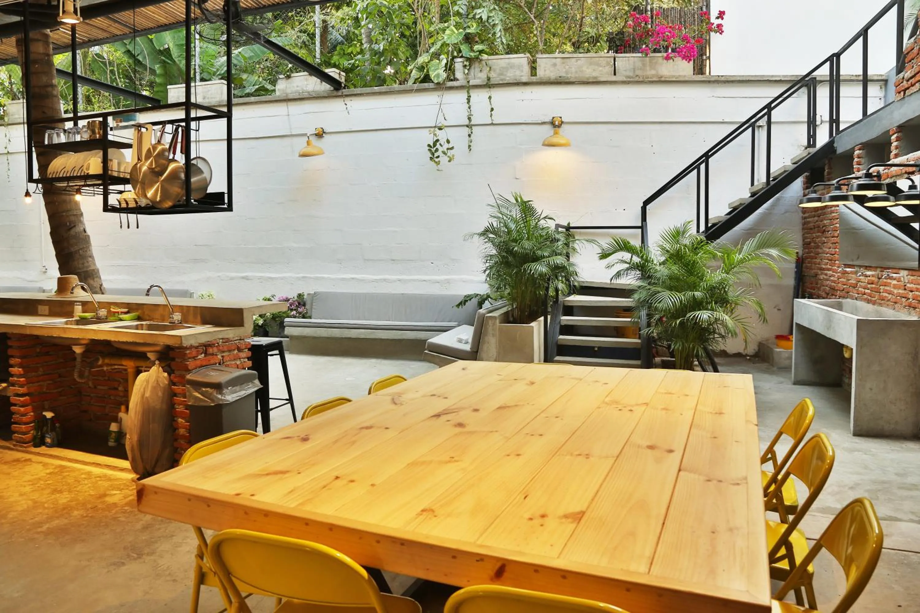 Garden in Santuario Getsemani Hostel