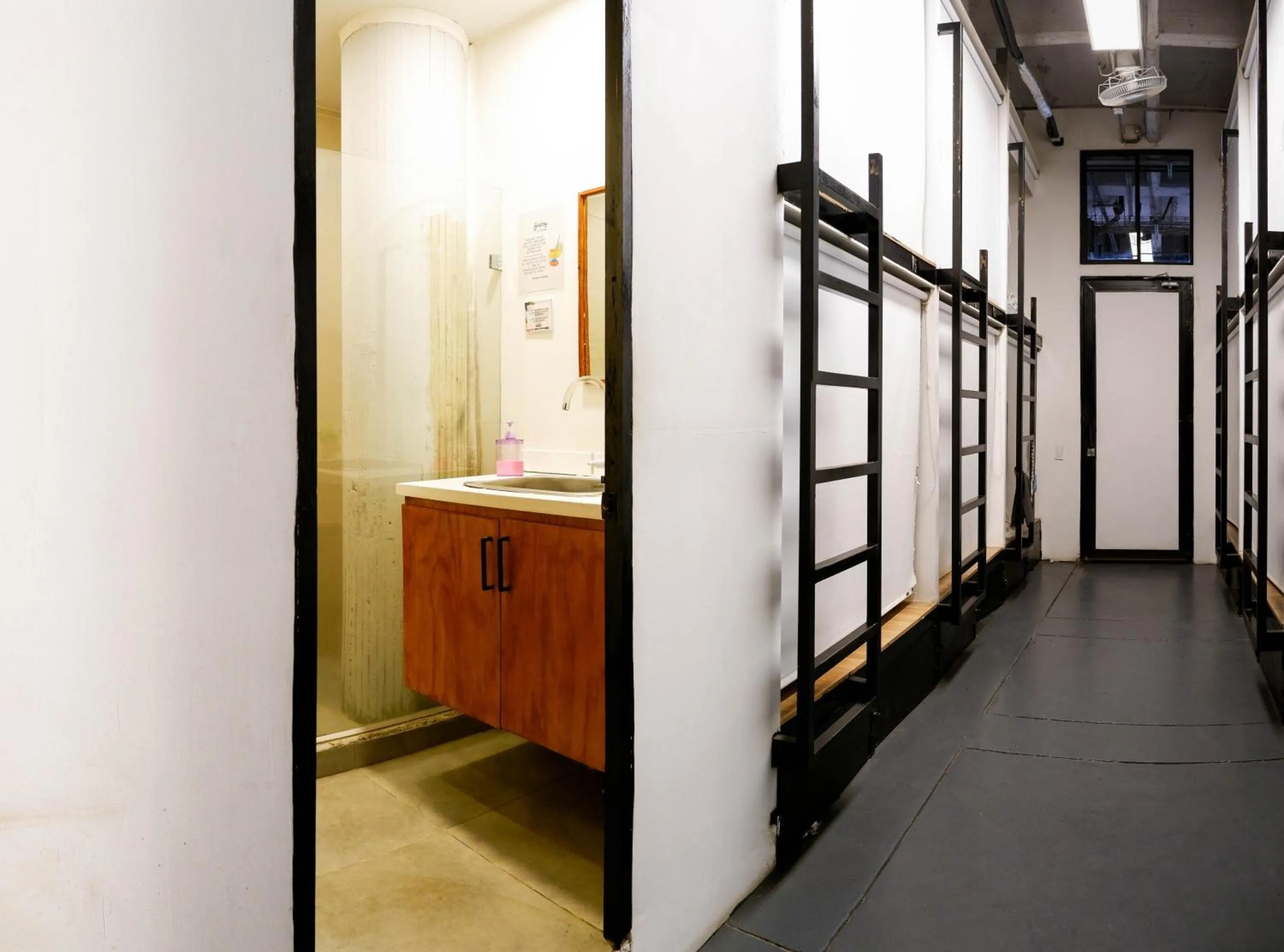 Photo of the whole room in Santuario Getsemani Hostel