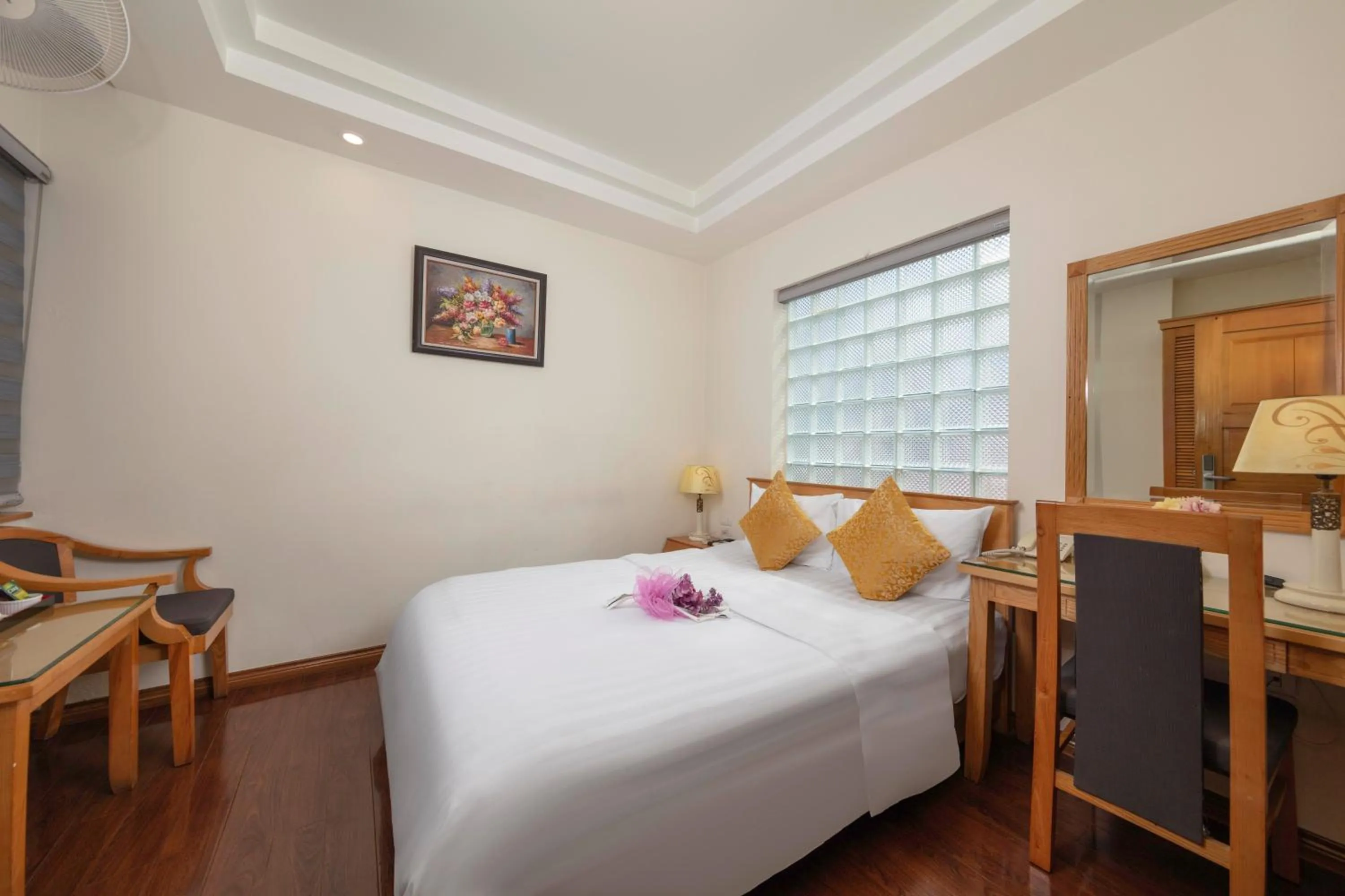 Photo of the whole room in Skygem Boutique Hotel