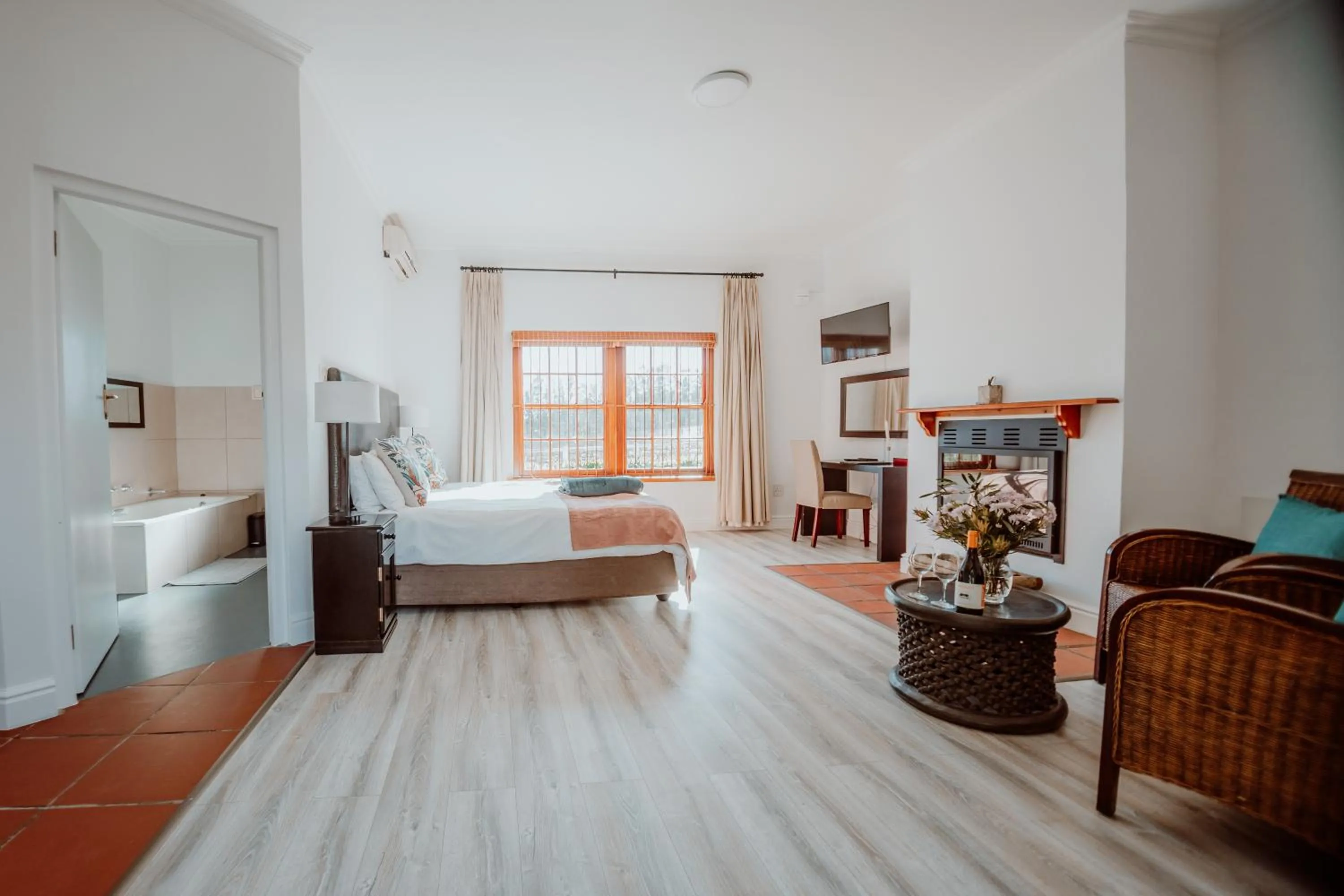 Photo of the whole room, Bed in Manley Wine Estate