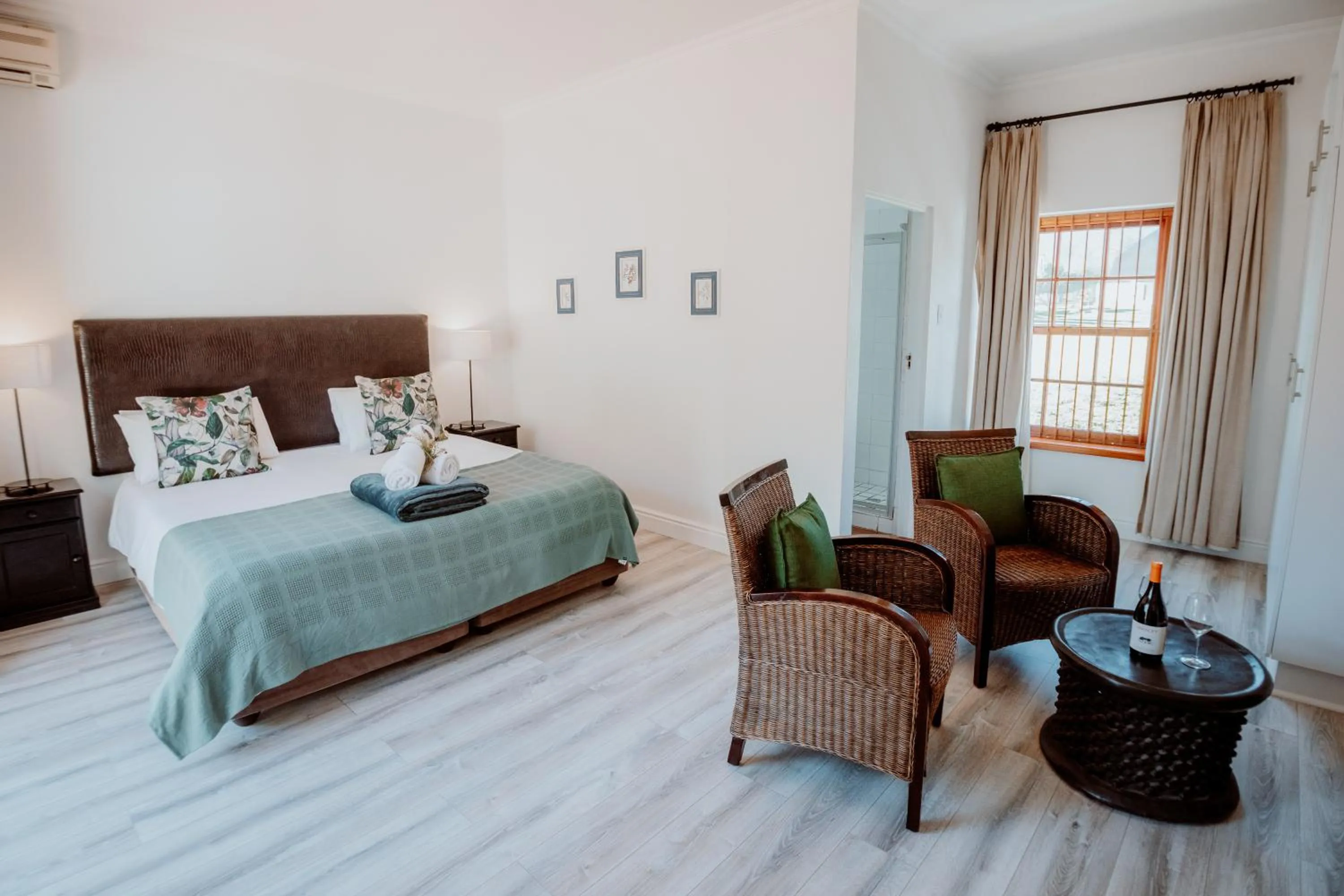 Photo of the whole room, Bed in Manley Wine Estate