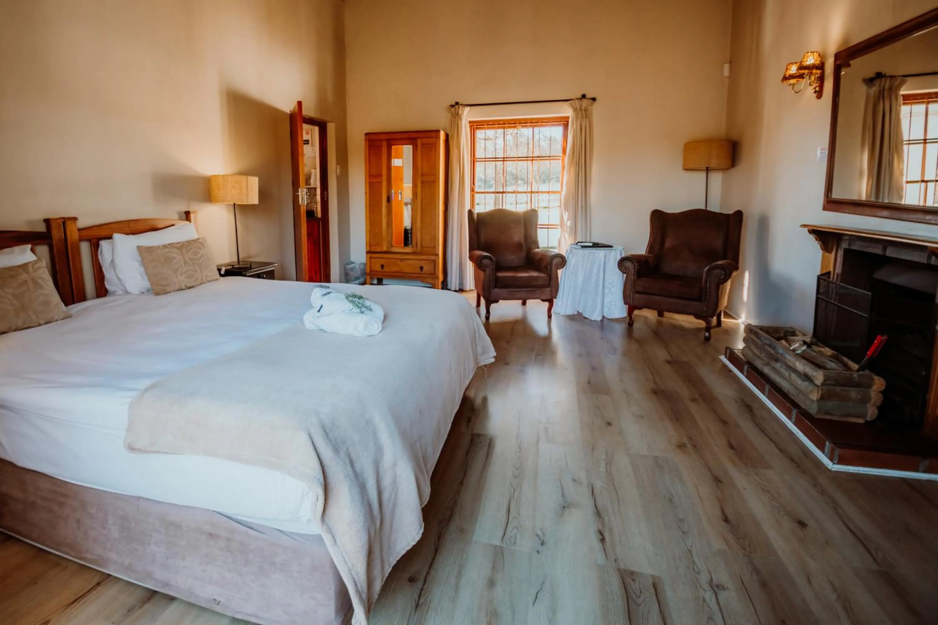 Photo of the whole room, Bed in Manley Wine Estate