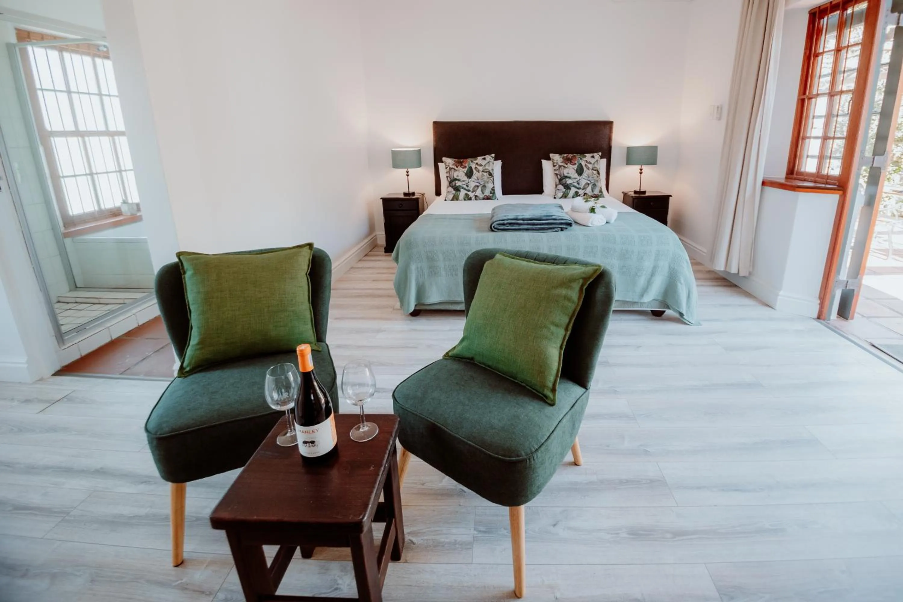 Photo of the whole room, Bed in Manley Wine Estate