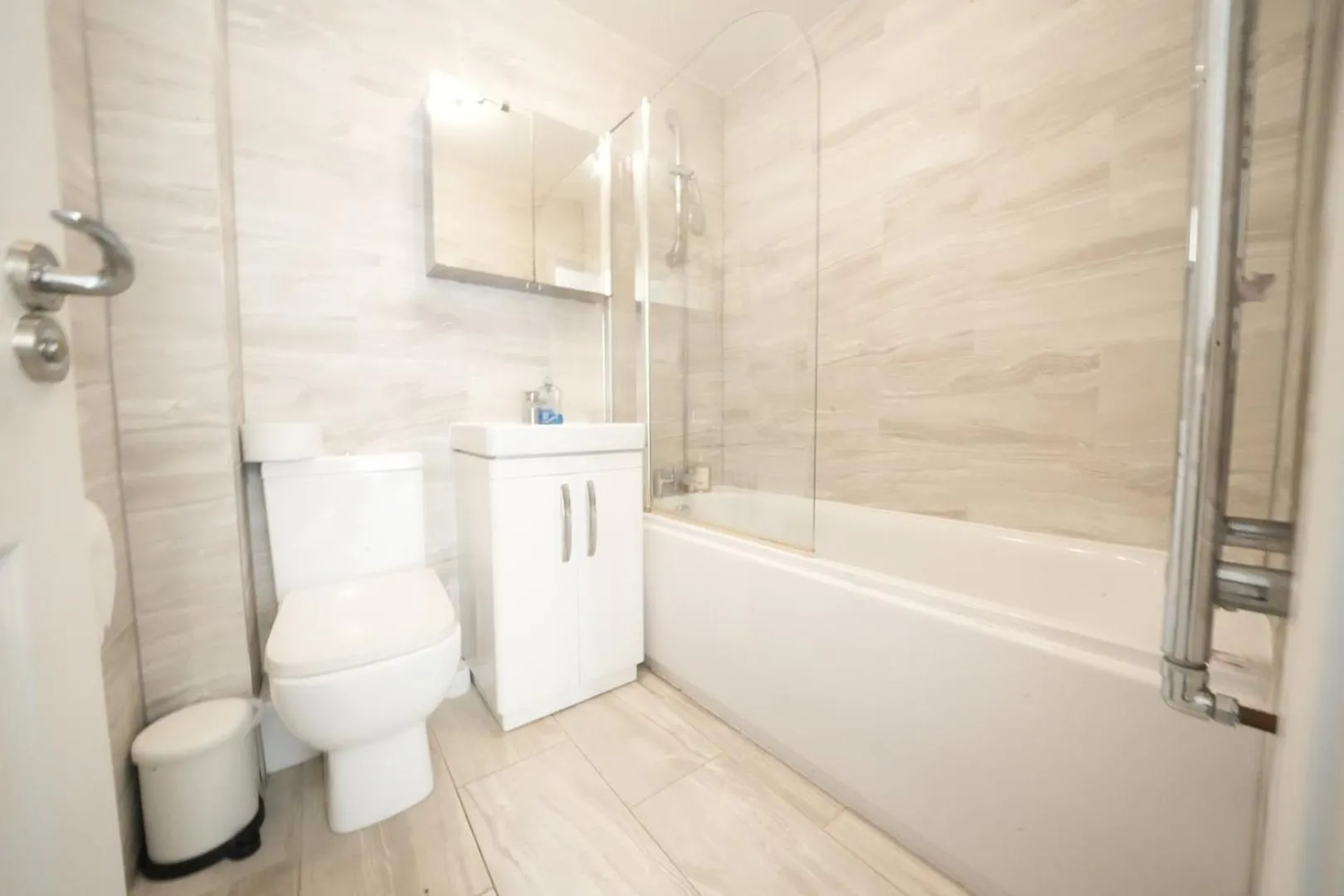 Shower in The Close Airport