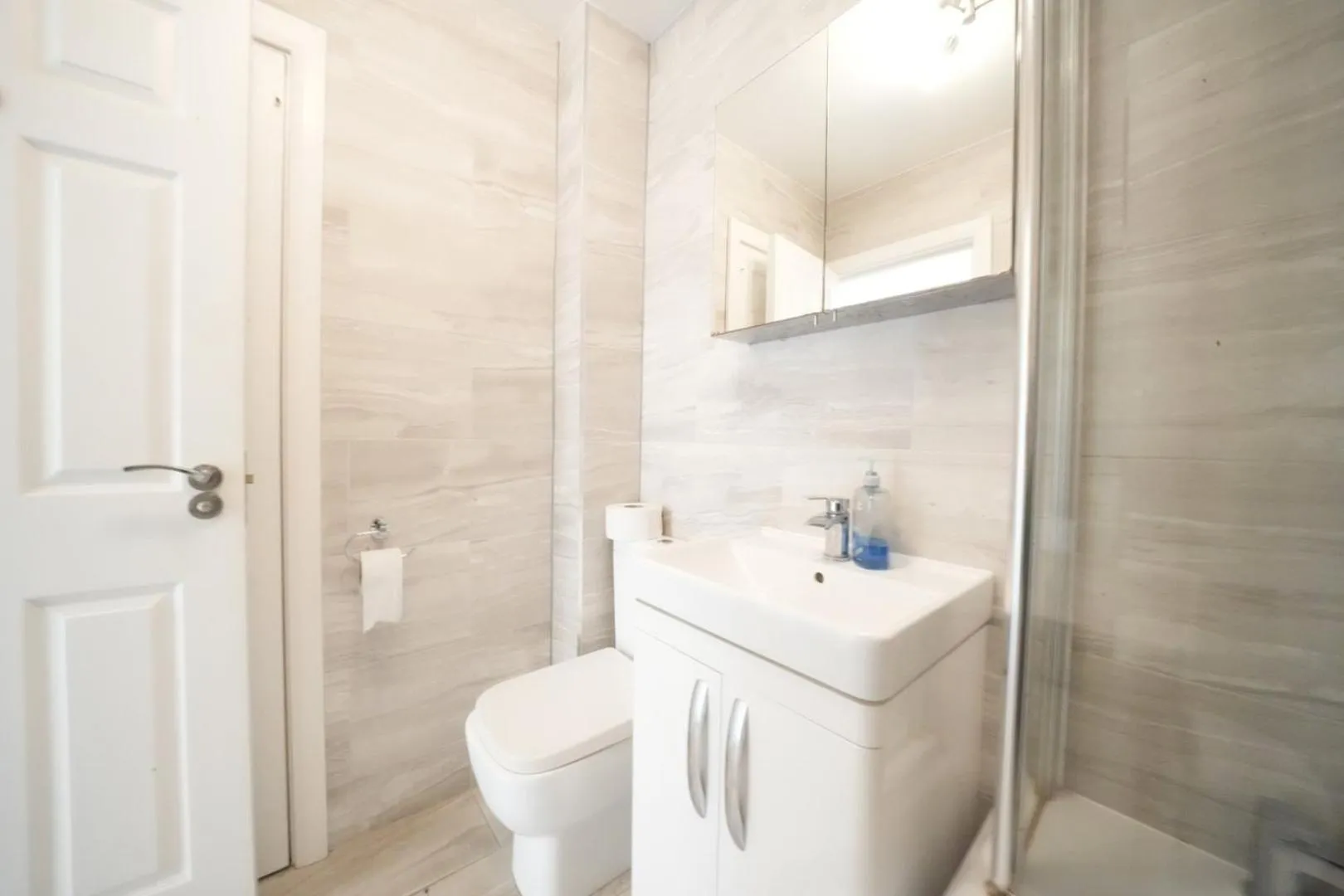 Shower in The Close Airport