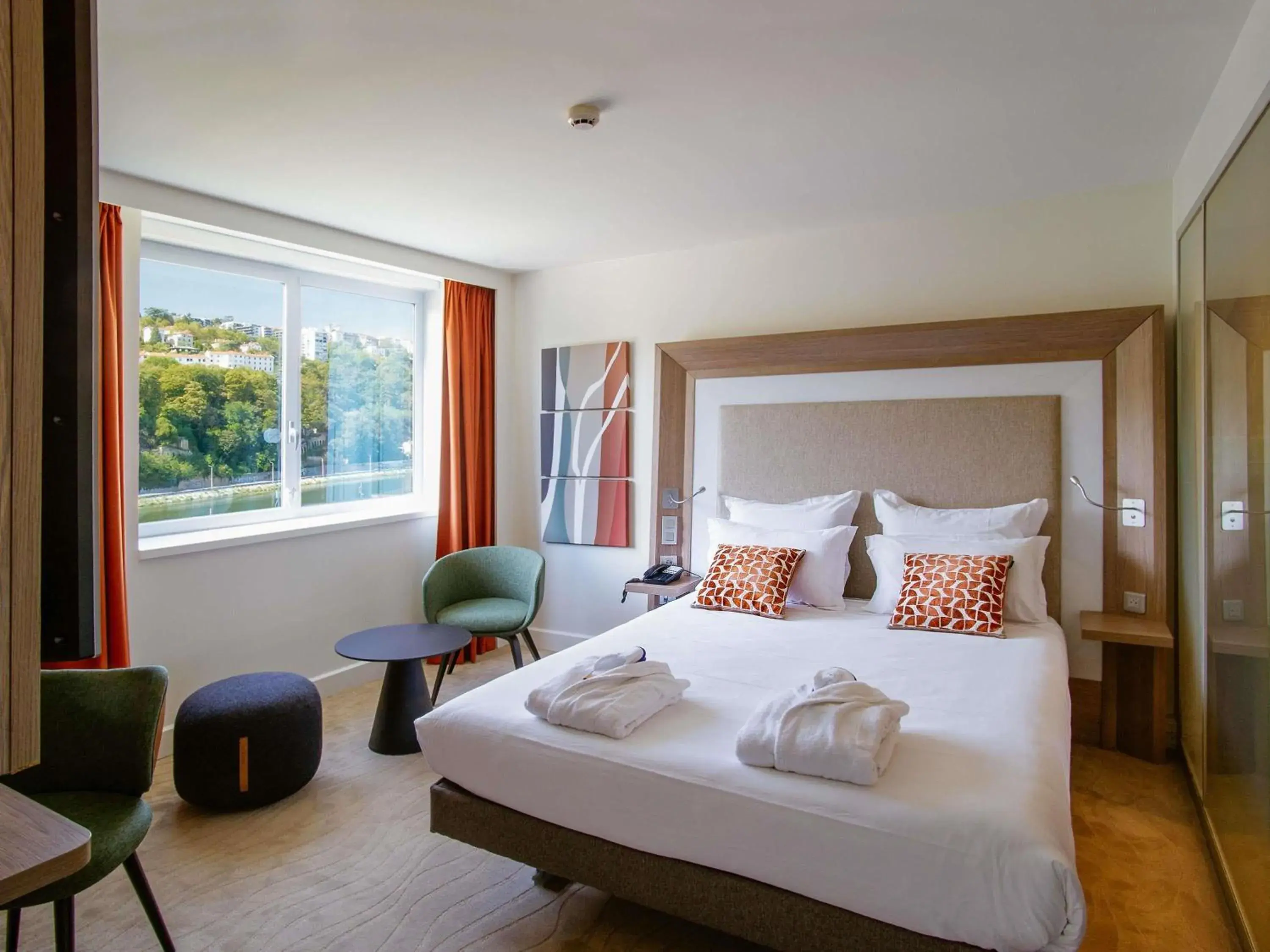 Executive Double Room with River View in Novotel Lyon Centre-Confluence Bord de Saone Executive Double Room with River View in Novotel Lyon Centre-Confluence Bord de Saone