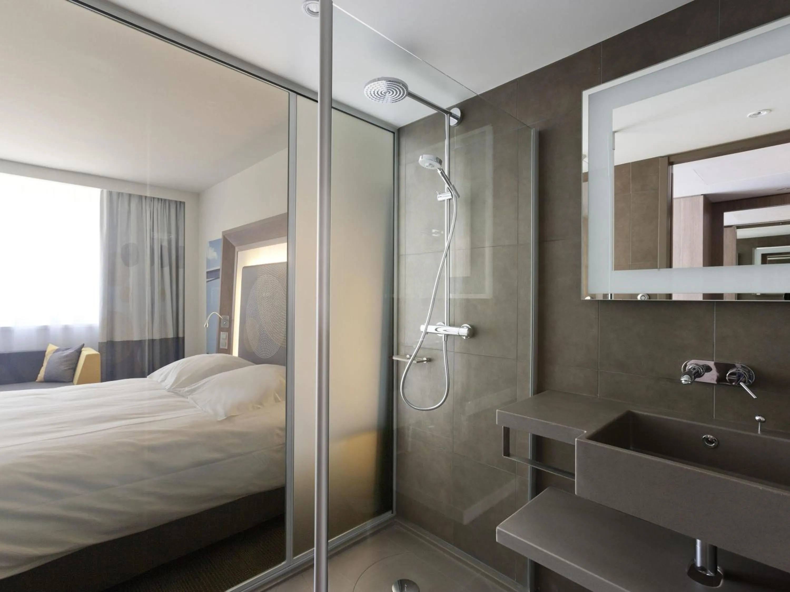 Bedroom, Bed in Novotel Lyon Centre-Confluence Bord de Saone