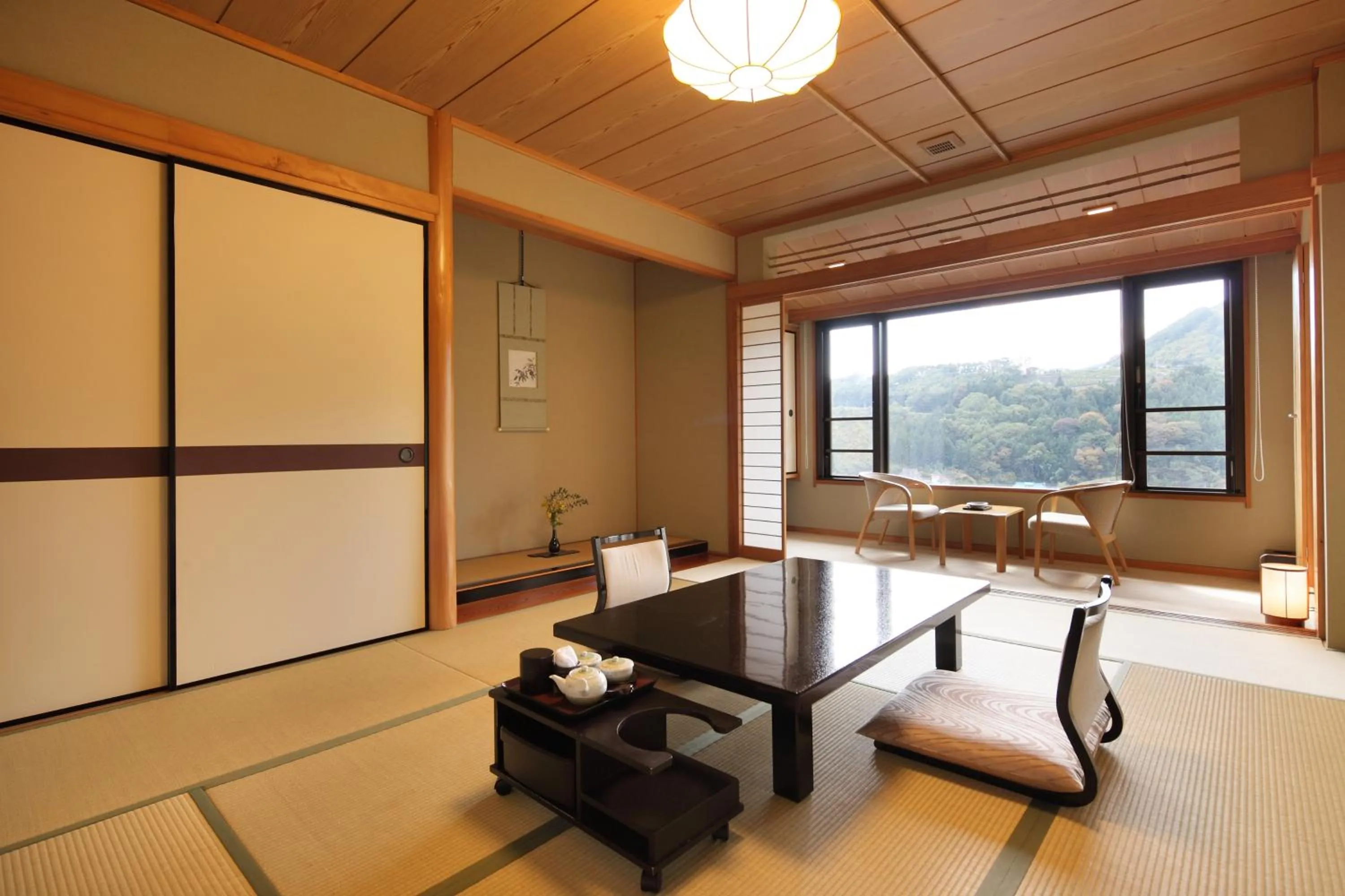 Photo of the whole room in Senkyo
