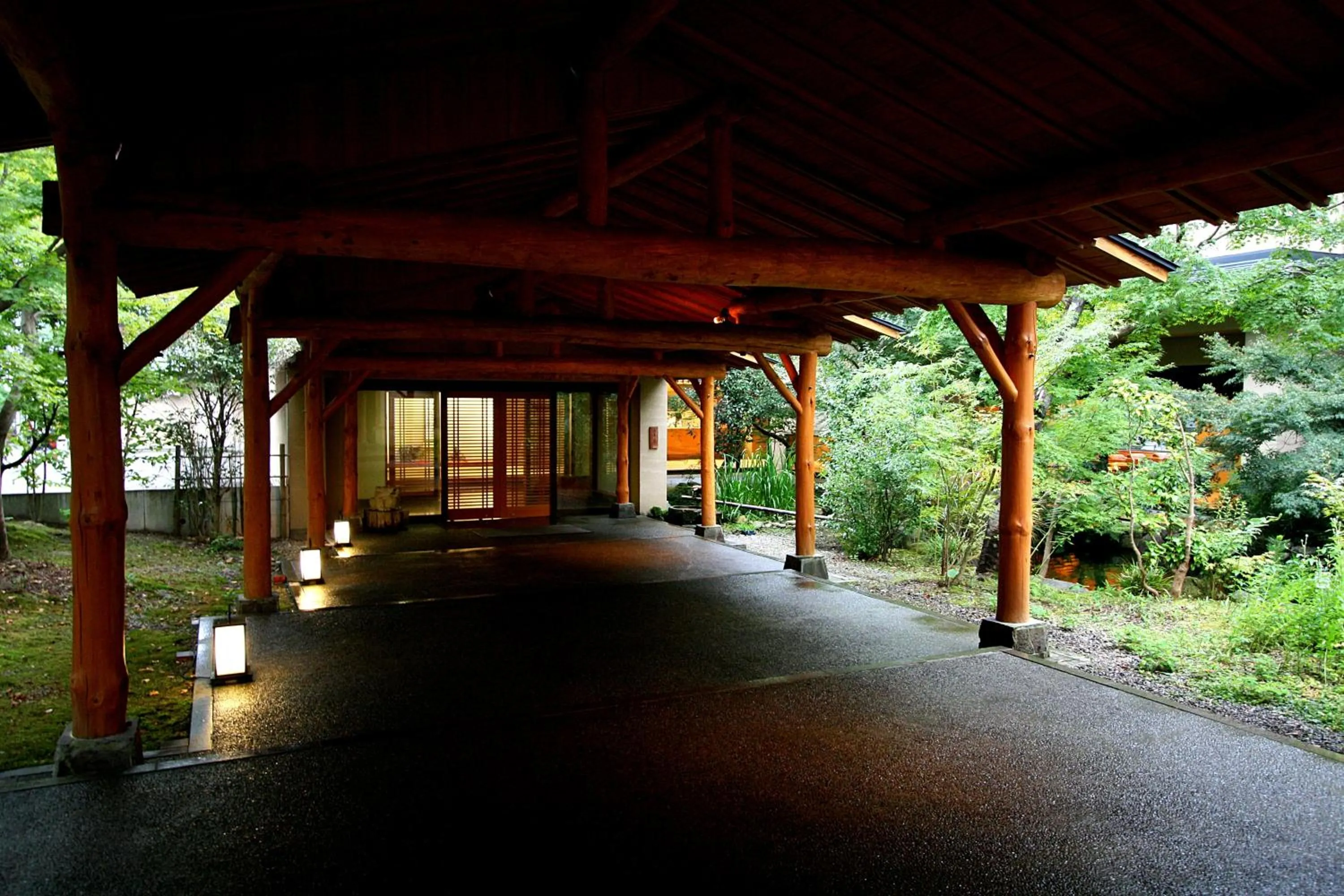 Facade/entrance in Senkyo