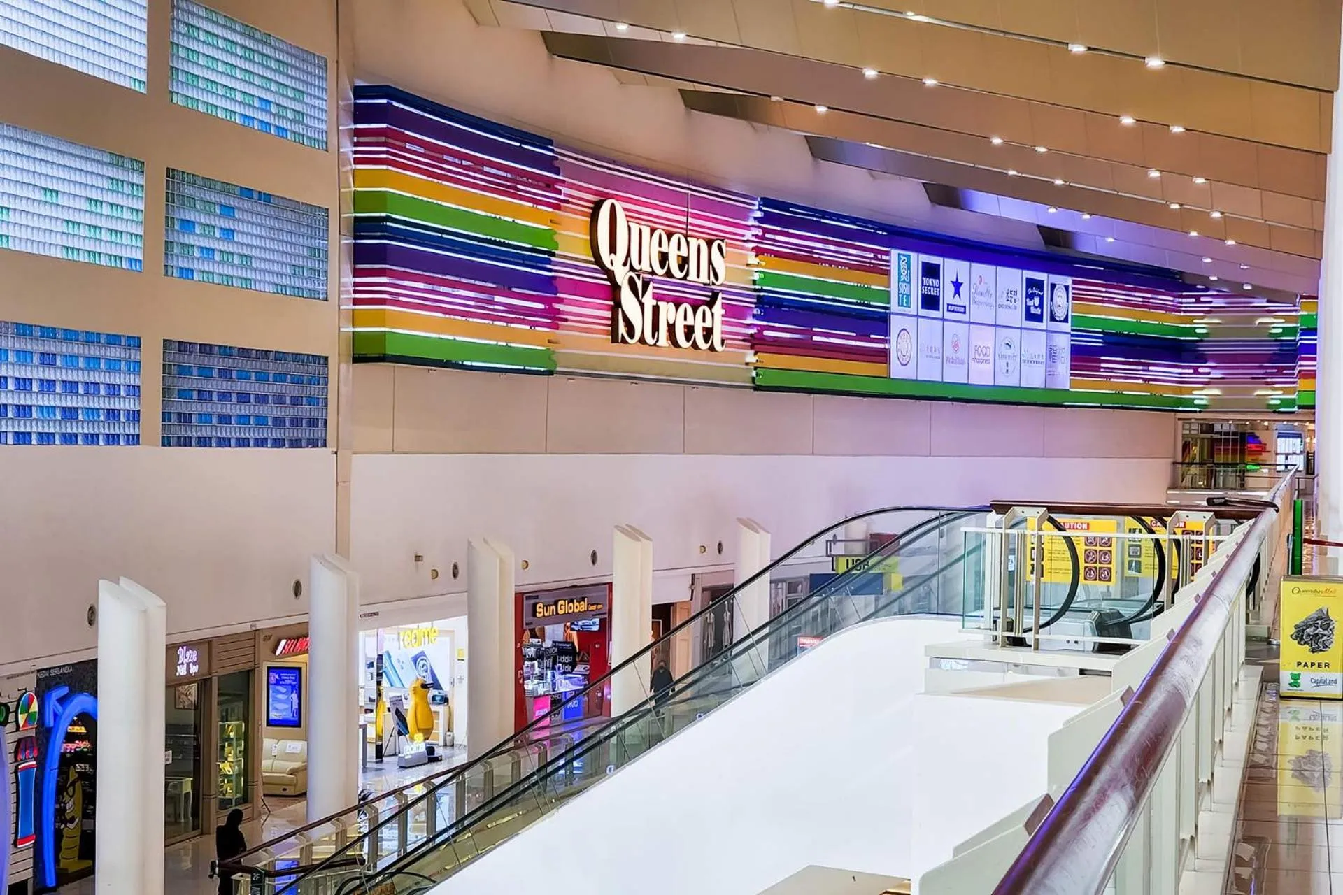 Shopping Area in Apple 1 Hotel Queensbay