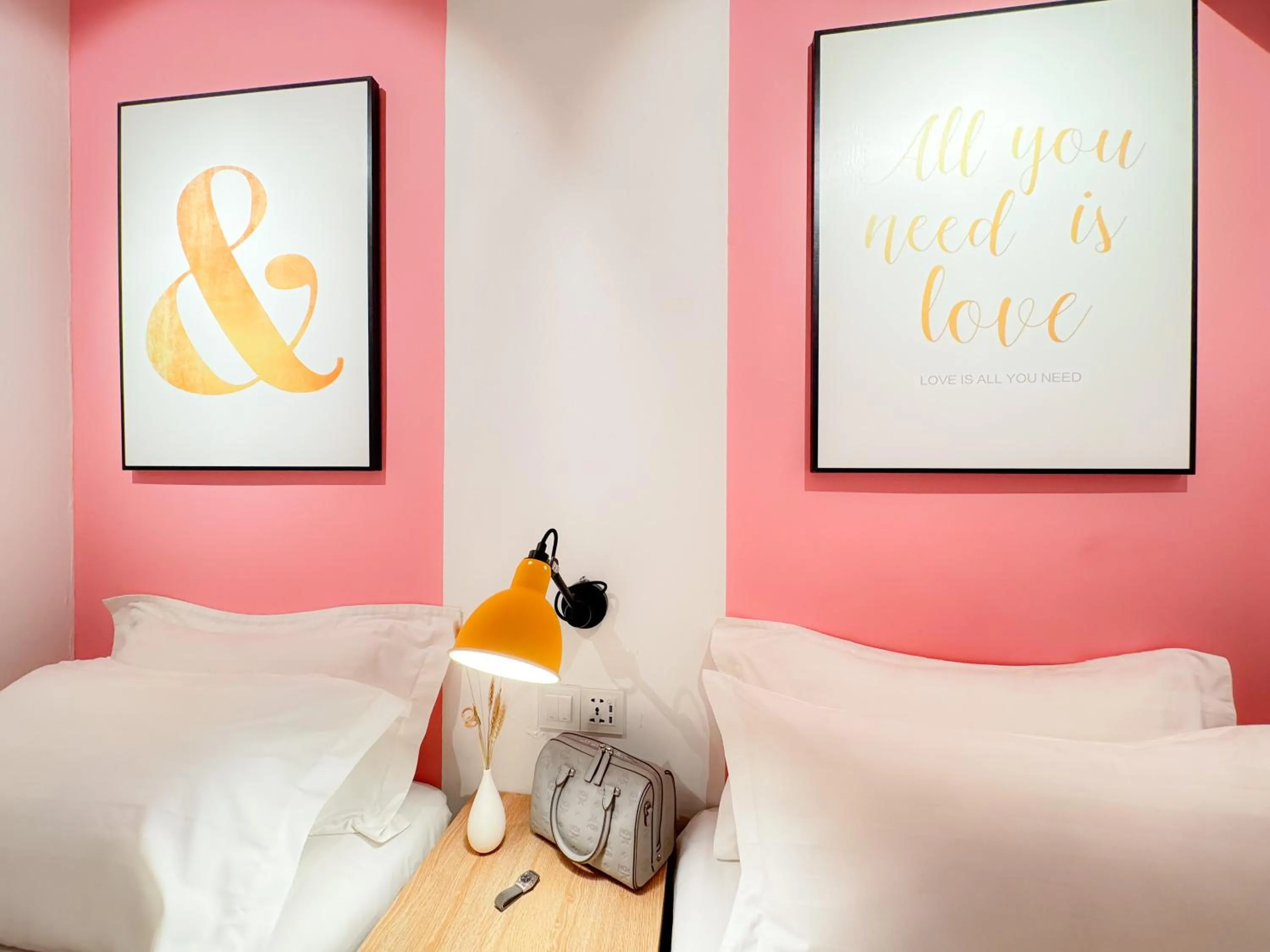 Bedroom, Bed in Apple 1 Hotel Queensbay