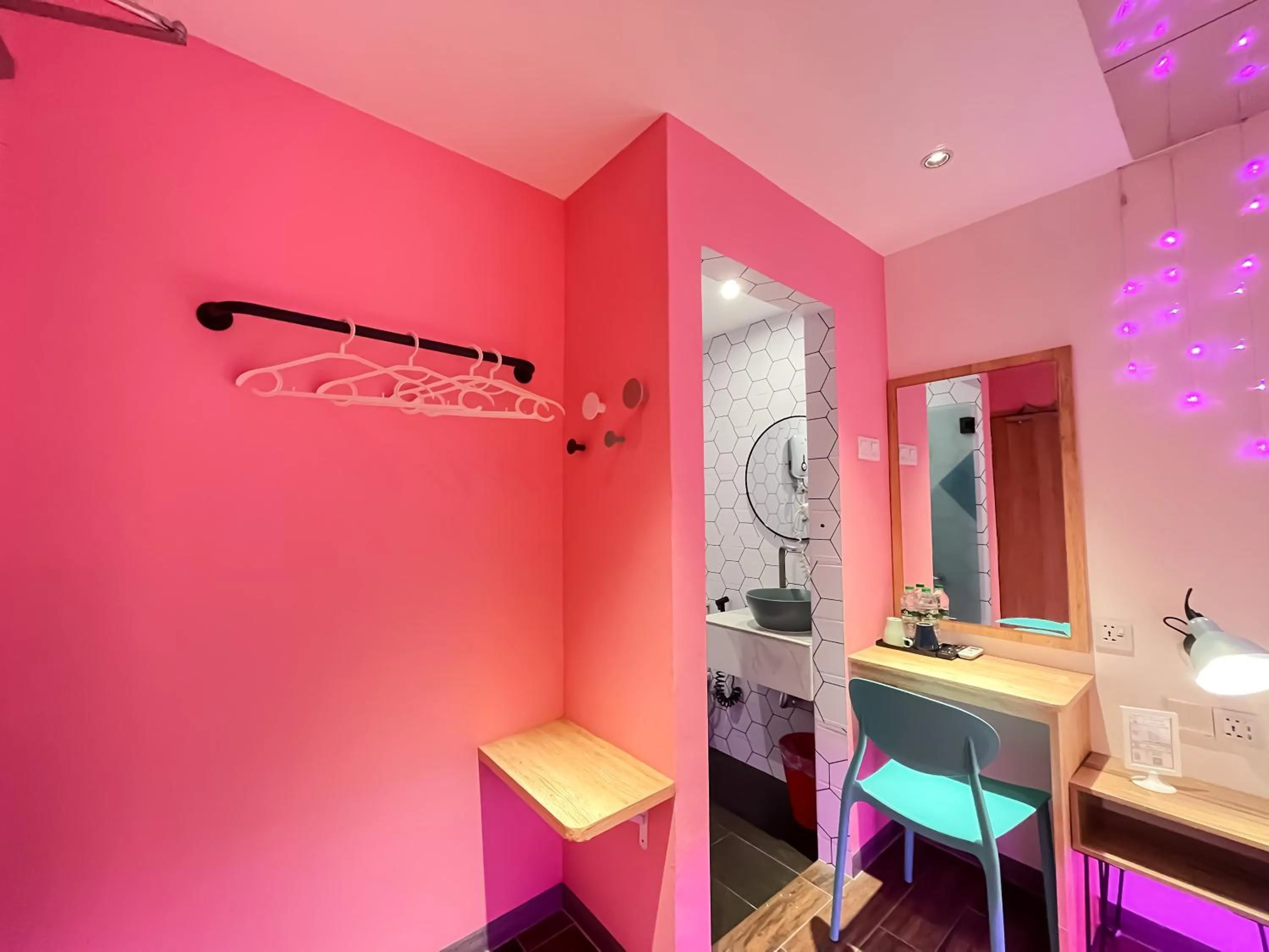 Seating area in Apple 1 Hotel Queensbay