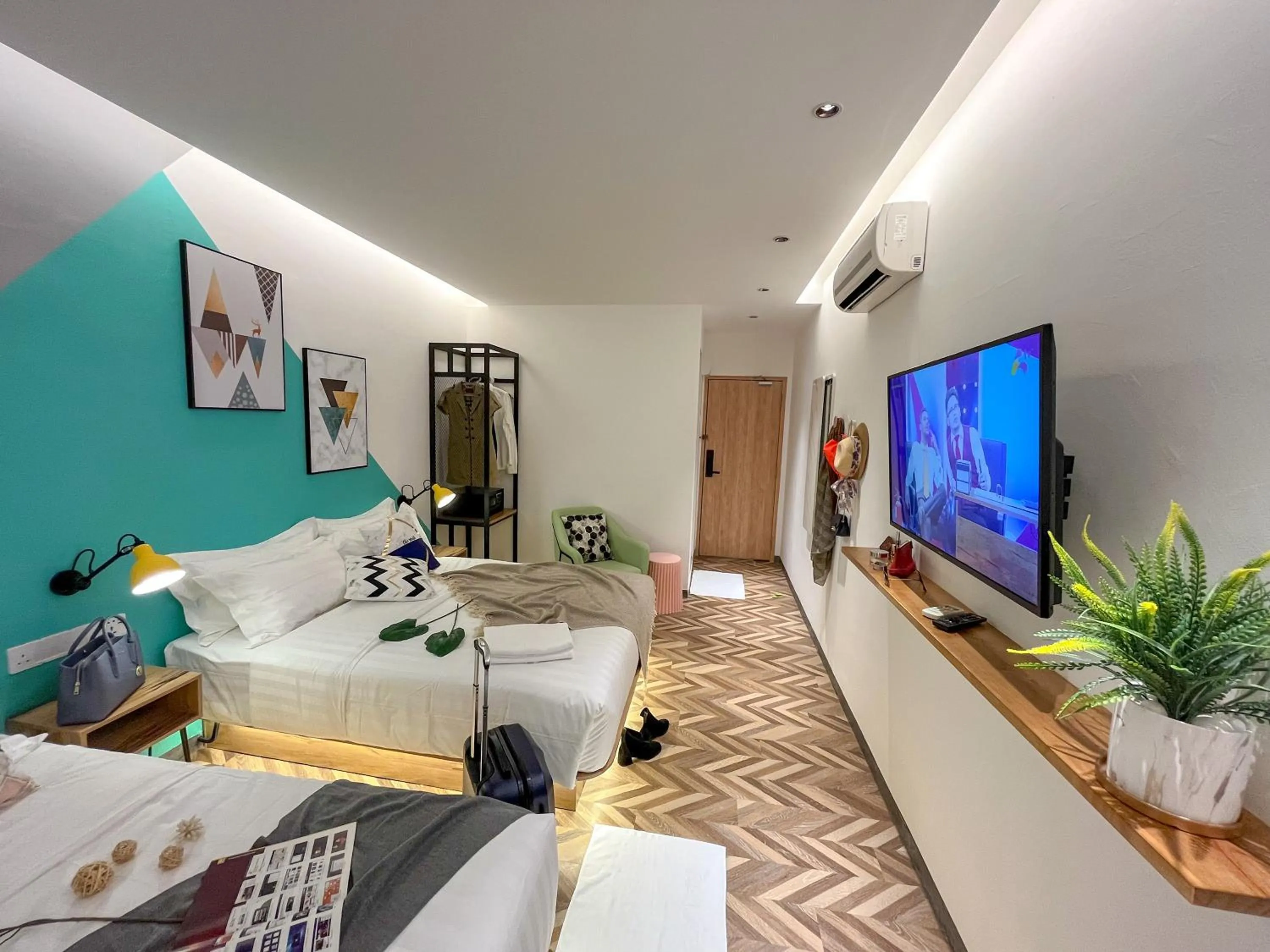 Photo of the whole room, Bed in Apple 1 Hotel Queensbay