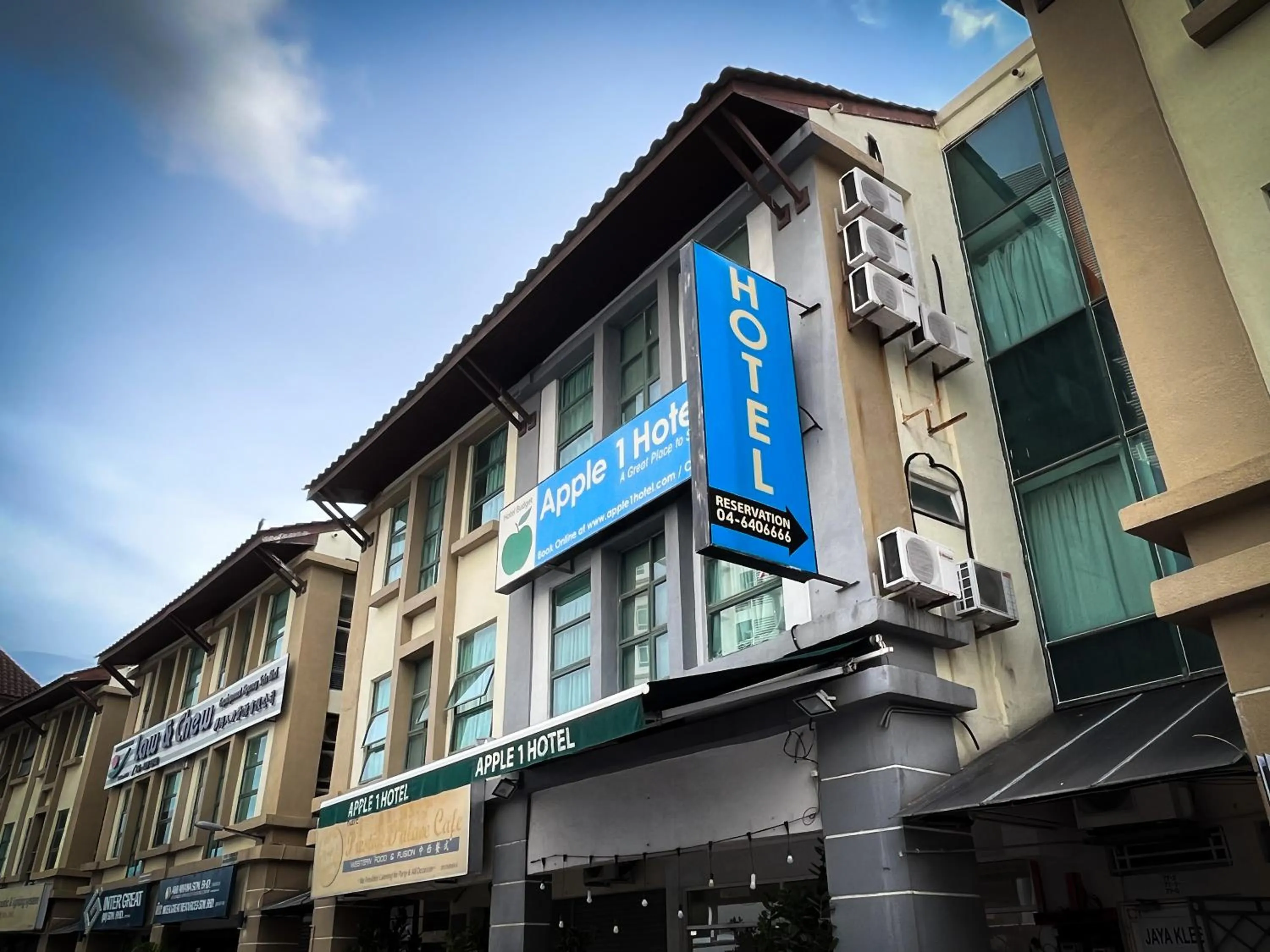 View (from property/room) in Apple 1 Hotel Queensbay